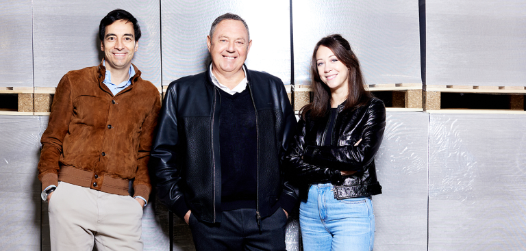 Foto: Juli Steinschaden mit ihrem Vater Gerhard Steinschaden (Mitte) und Balazs Schallenberg, Mit-Shareholder und Vertriebsleiter