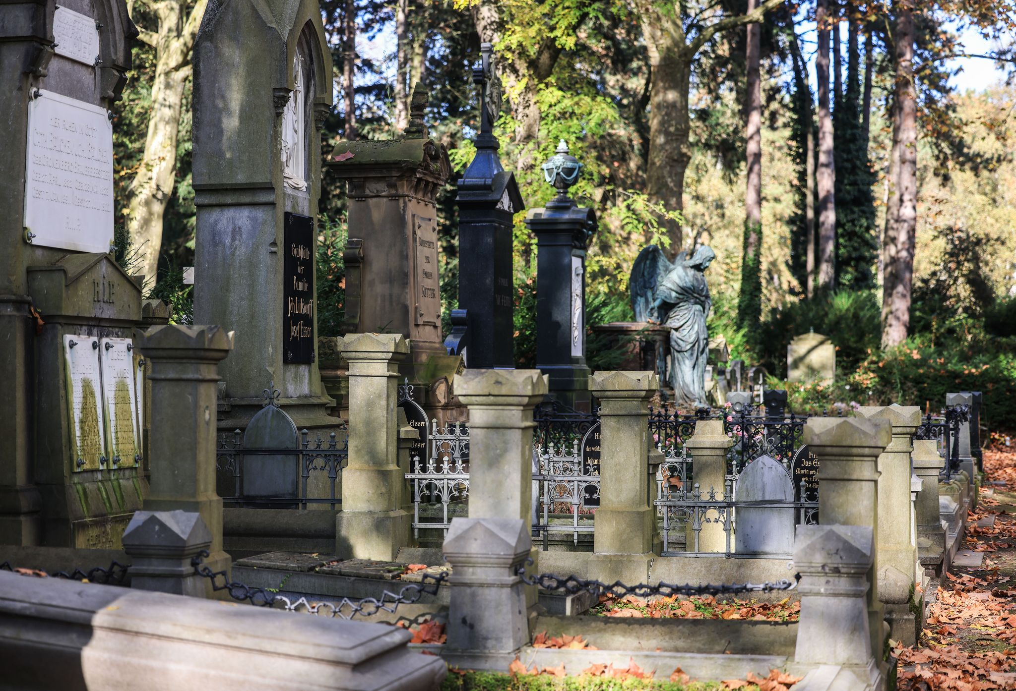 Der Alterungseffekt der Bevölkerung hat  auch Auswirkungen auf die Bestattungsbranche. (Archivbild)