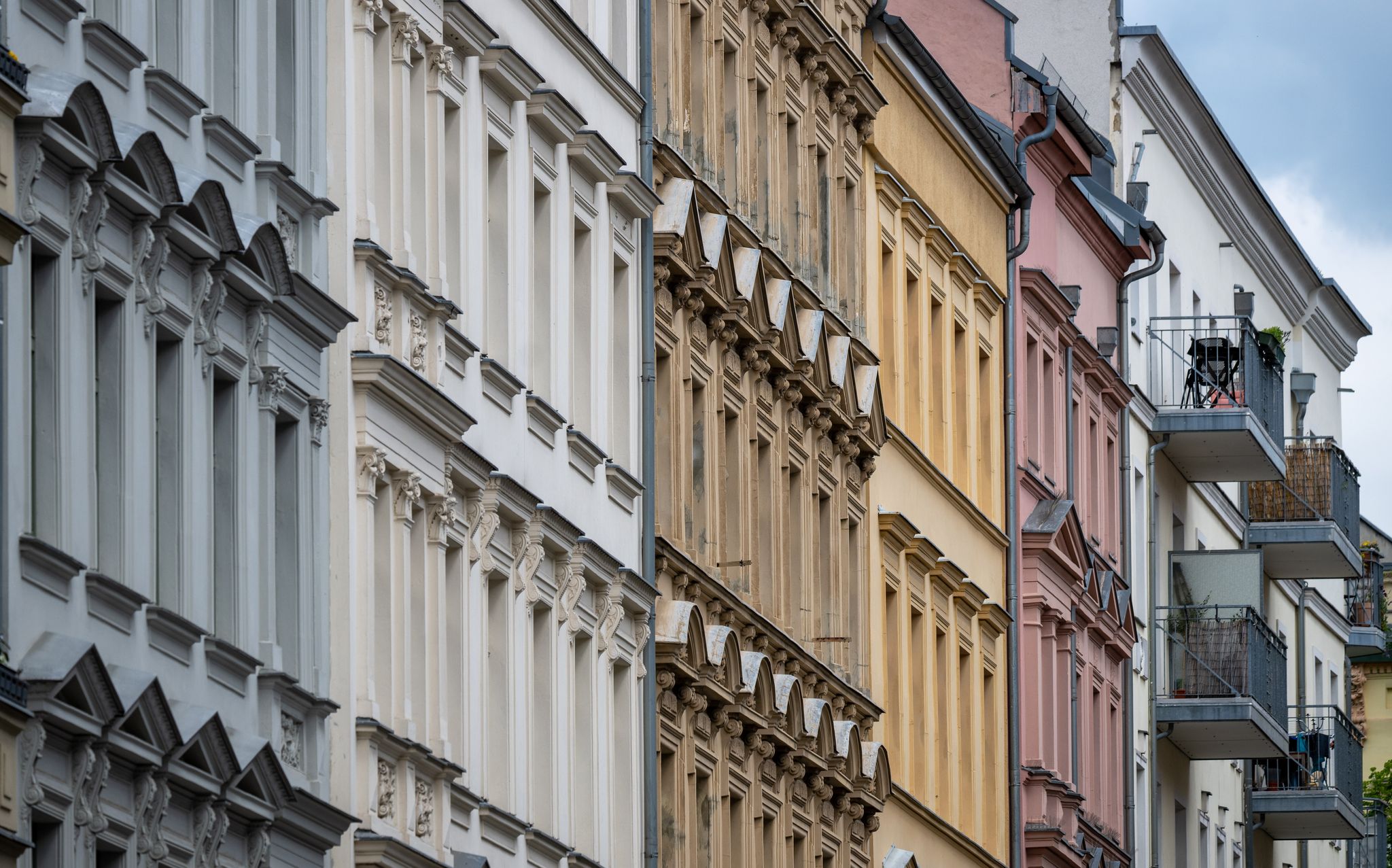 Die Mieten steigen weiter, vor allem in Metropolen und anderen Großstädten (Archivbild).
