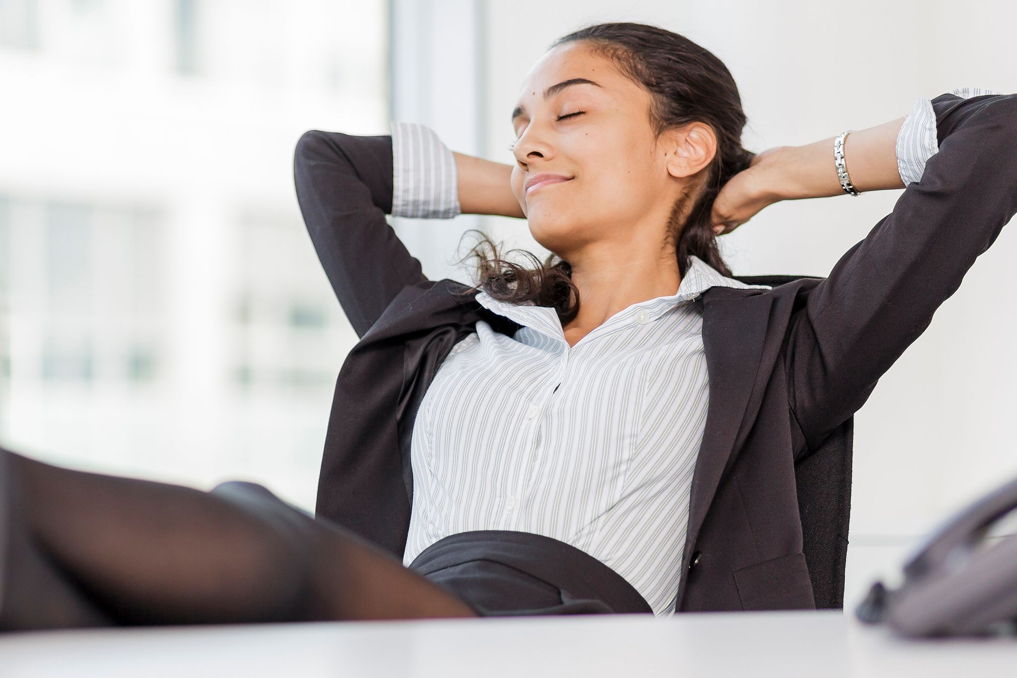 Für mehr Zufriedenheit im Job: Wer sich auf kleine und möglichst konkrete Schritte konzentriert, spürt schneller eine Wirkung.