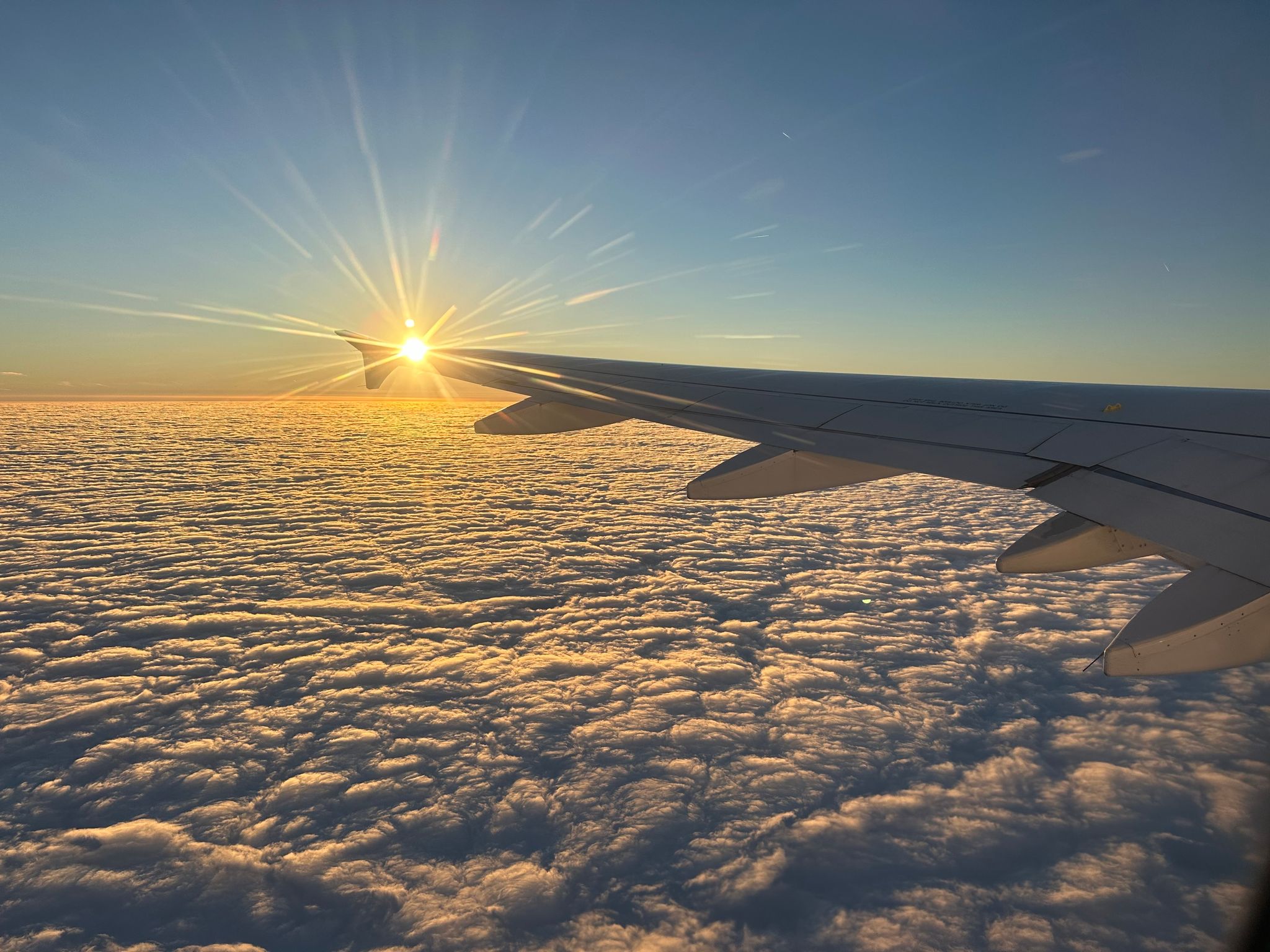 Reiselustig sind die Deutschen: 2023 legten sie laut FUR über 120 Milliarden Kilometer zurück.