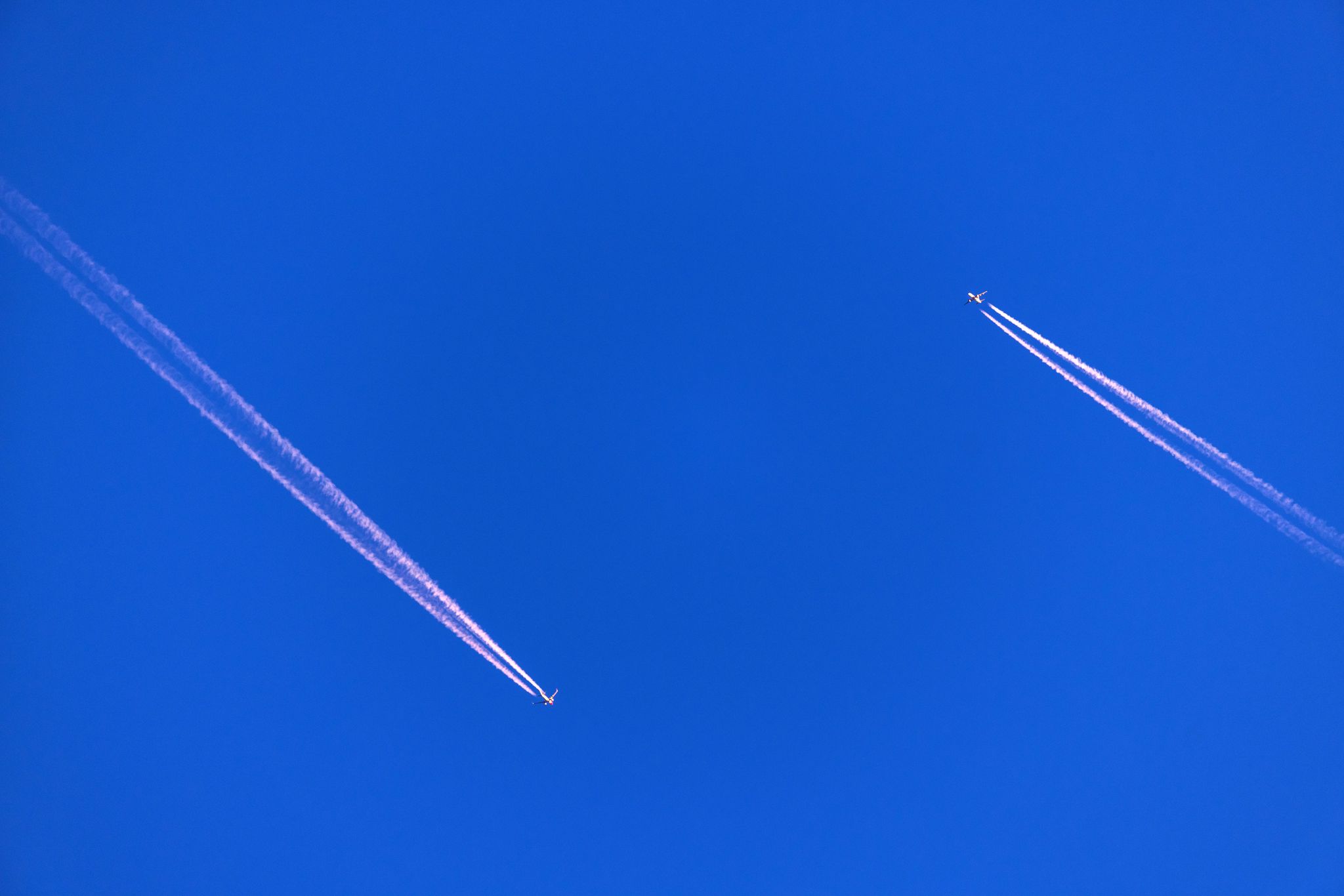 Verkehrsflugzeuge halten sich an bestimmte Luftrouten. (Archivfoto)