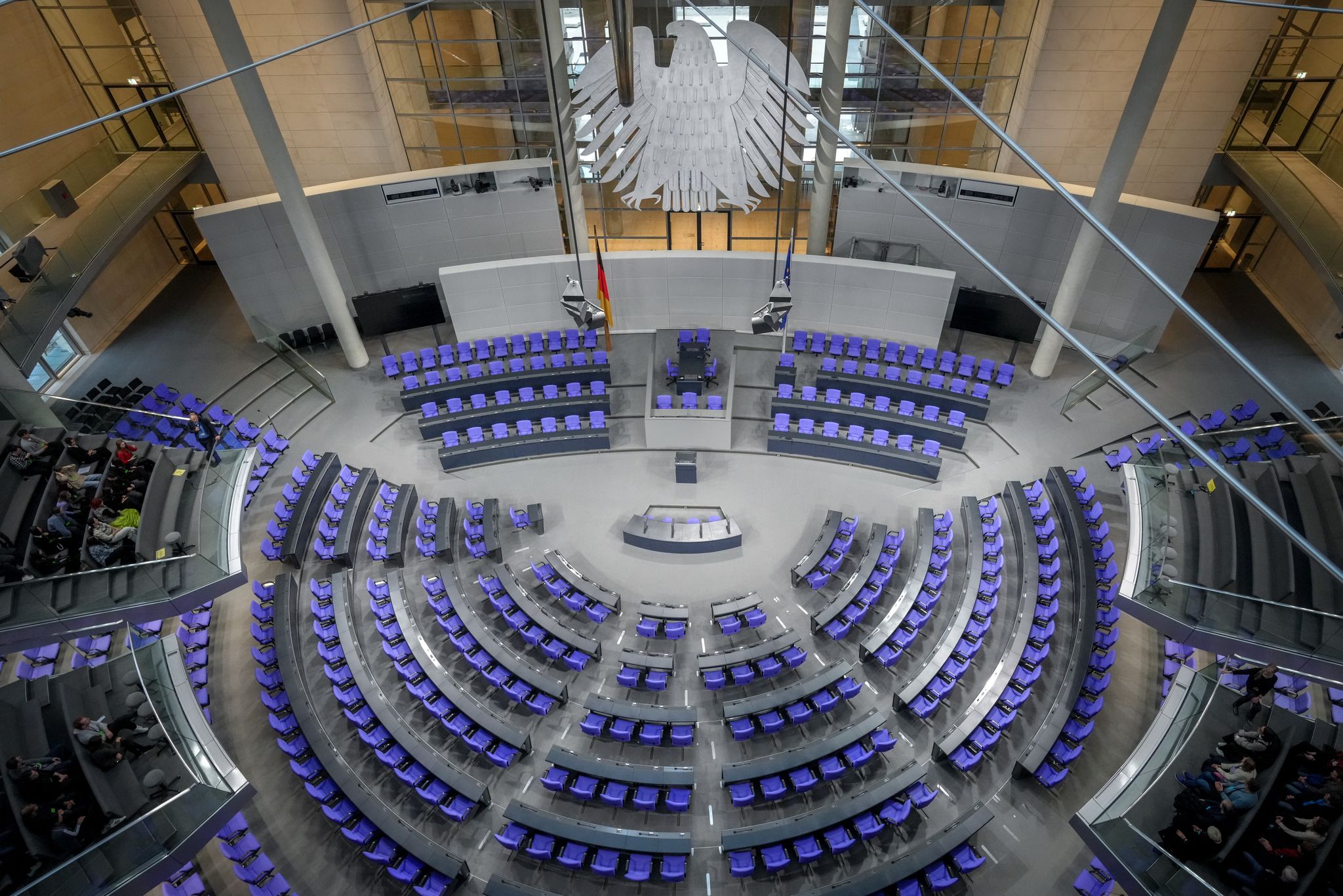 Im Plenum des Bundestages werden aufgrund der Wahlrechtsreform künftig nur noch 630 Abgeordnete sitzen. (Symbolbild)