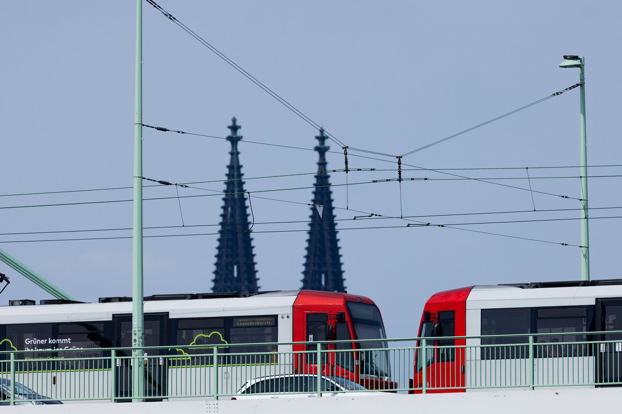 Das Deutschlandticket bleibt für viele Verbraucherinnen und Verbraucher ein attraktives Angebot für den ÖPNV. (Archivbild)