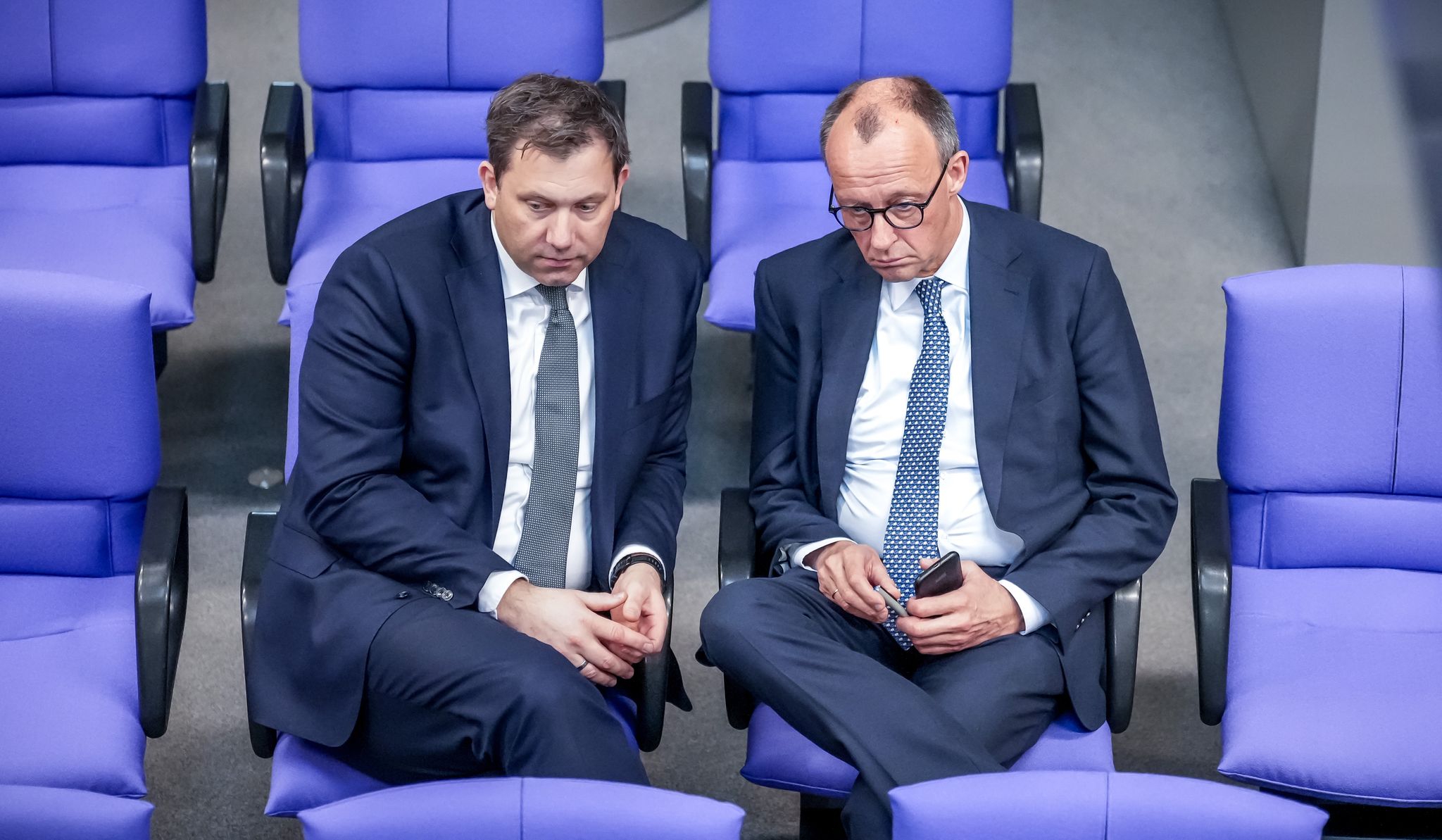 Für Lars Klingbeil (links) und Friedrich Merz (rechts) gibt es noch vieles zu verhandeln. (Archivbild)
