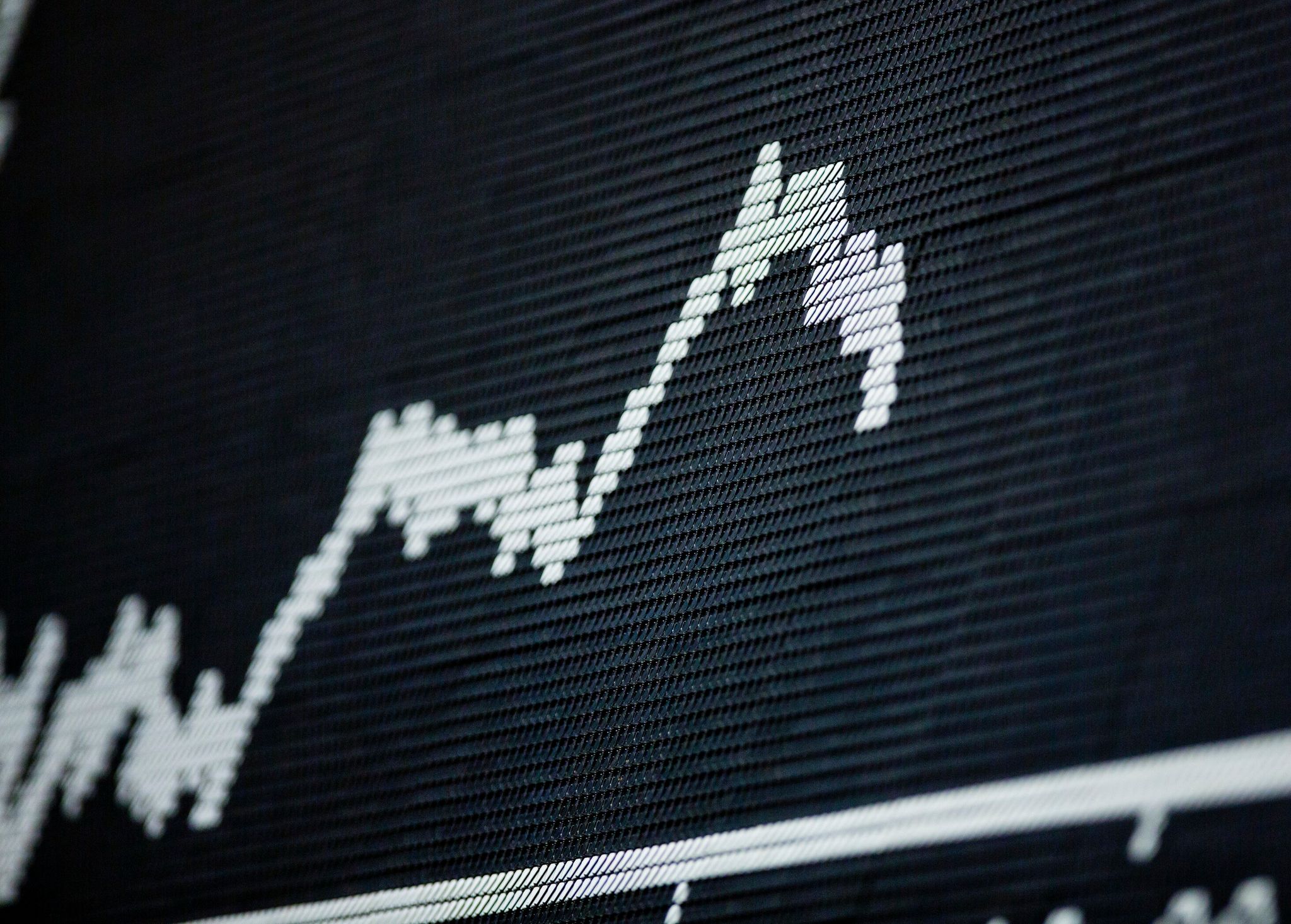 Nerven behalten: Wenn Anlegerinnen und Anleger planvoll agieren, können sie auch von Turbulenzen am Wertpapiermarkt profitieren.
