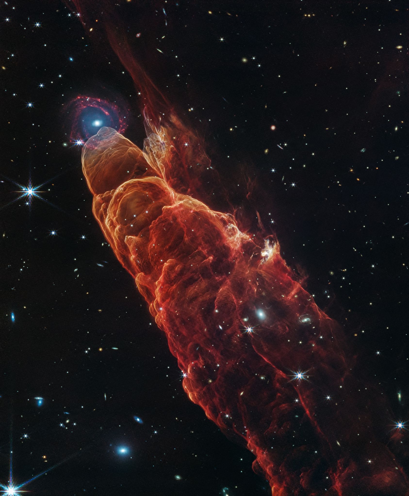 Eine neue Aufnahme des sogenannten Kosmischen Wirbelsturms könnte Fachleuten helfen, Stern-Auswürfe besser zu verstehen.