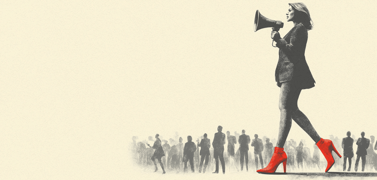 Foto: Tania/AdobeStock Frau mit Megafon