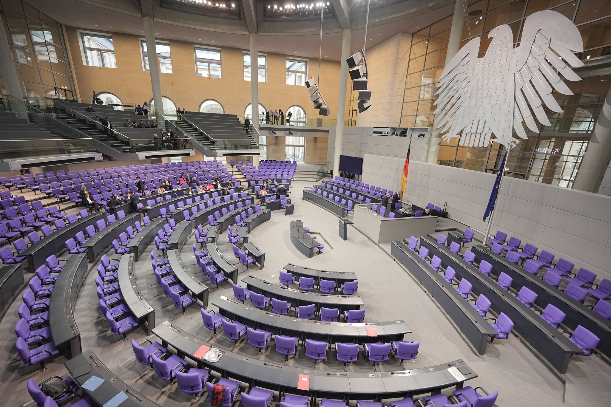 Im neu gewählten Bundestag sind Frauen mit einem Anteil von 32,4 Prozent deutlich unterrepräsentiert. (Archivbild)