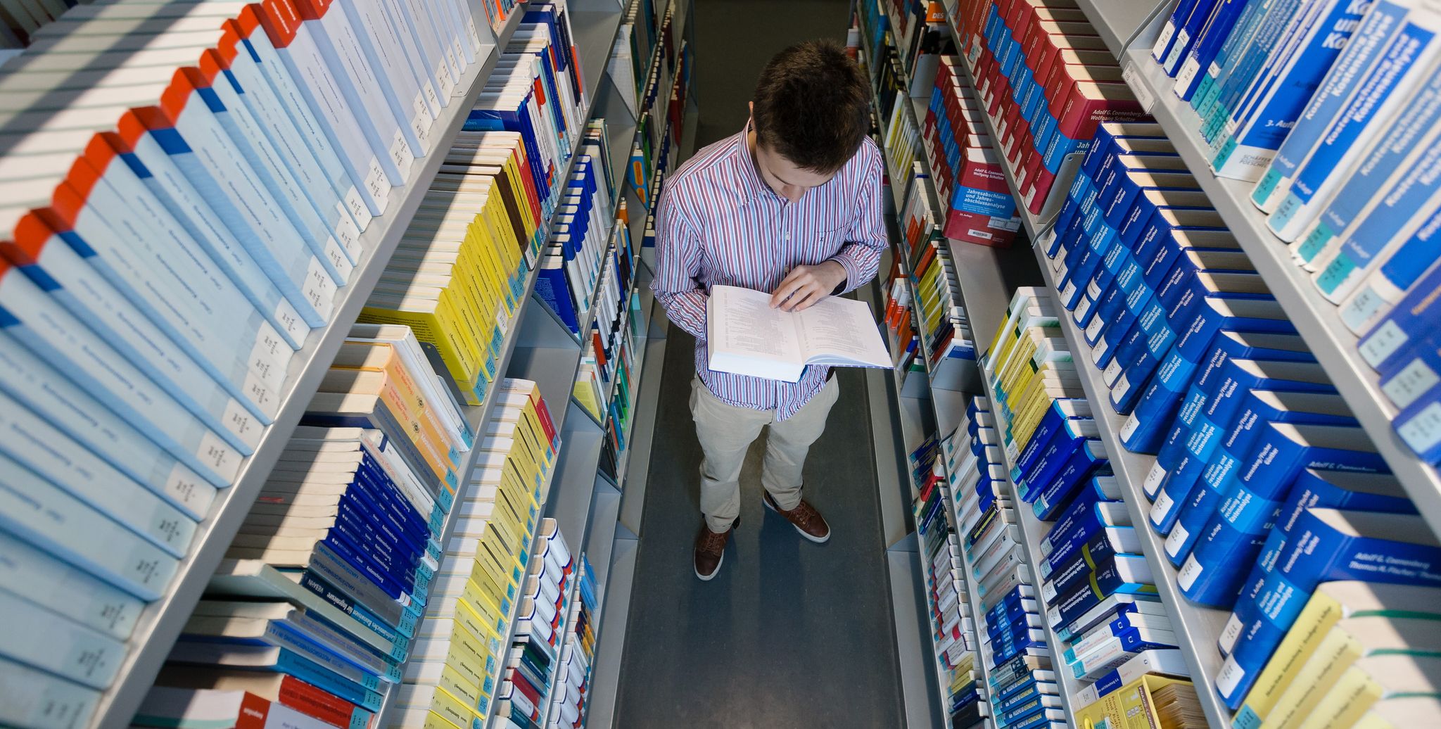 Auch wenn Kinder in der Erstausbildung die Regelstudienzeit überschreiten, sind Eltern zur Zahlung von Unterhalt verpflichtet.
