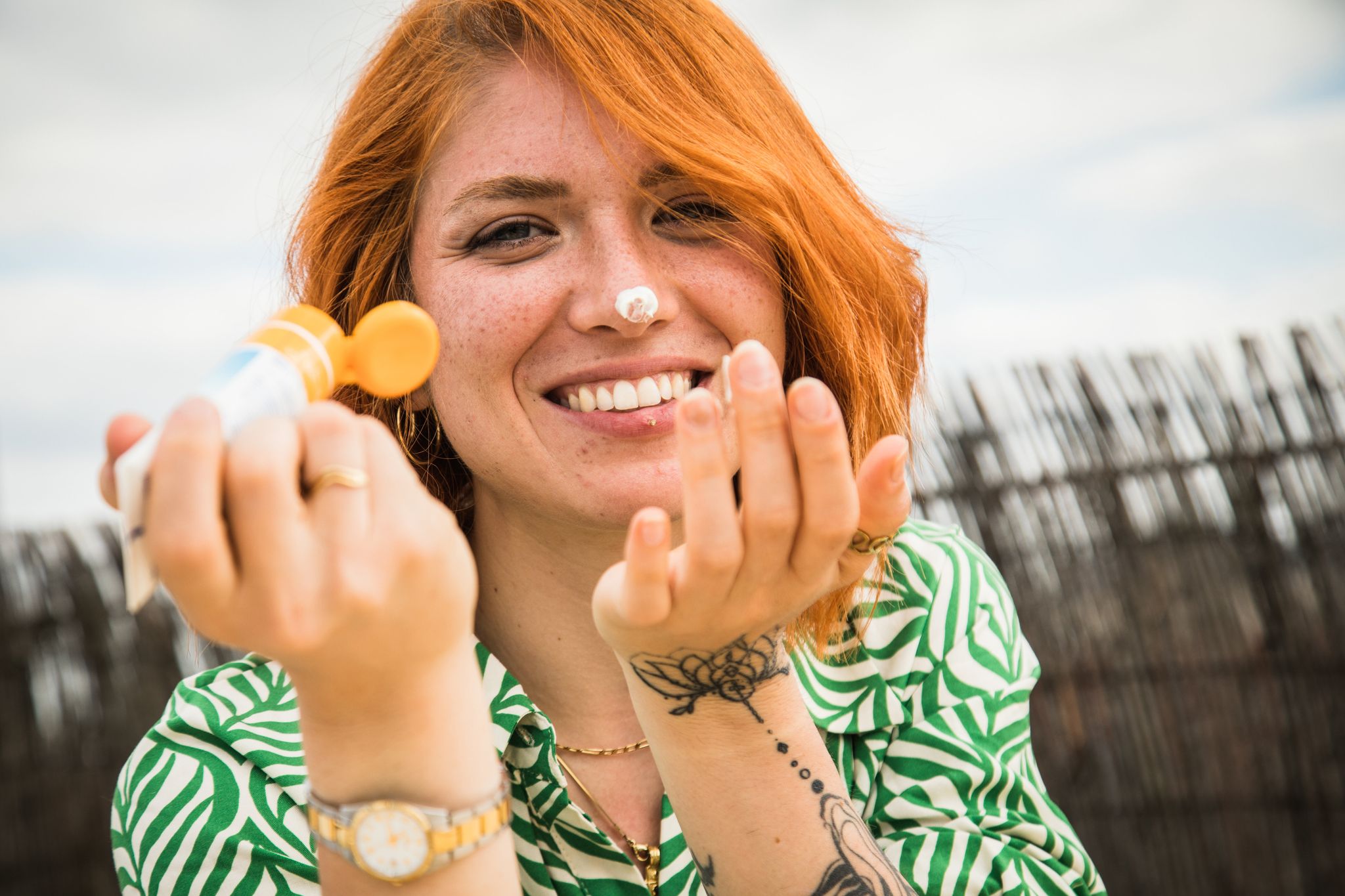 Stiftung Warentest hat 14 Sonnencremes fürs Gesicht getestet.