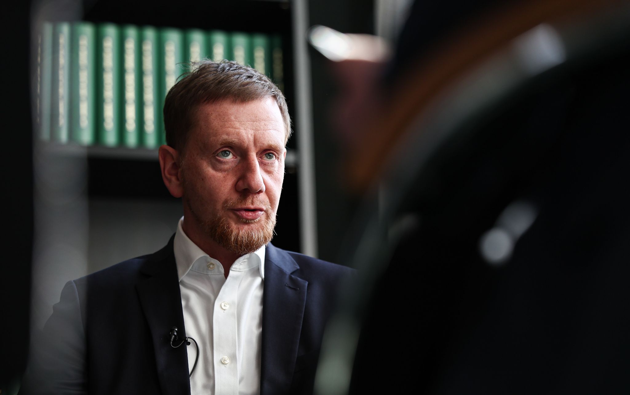 Bei der Bundestagswahl waren die ostdeutschen Flächenländer blau gefärbt. Gibt es bald den ersten AfD-Regierungschef? Was der sächsische Ministerpräsident Michael Kretschmer Schwarz-Rot als Gegenrezept vorschlägt.