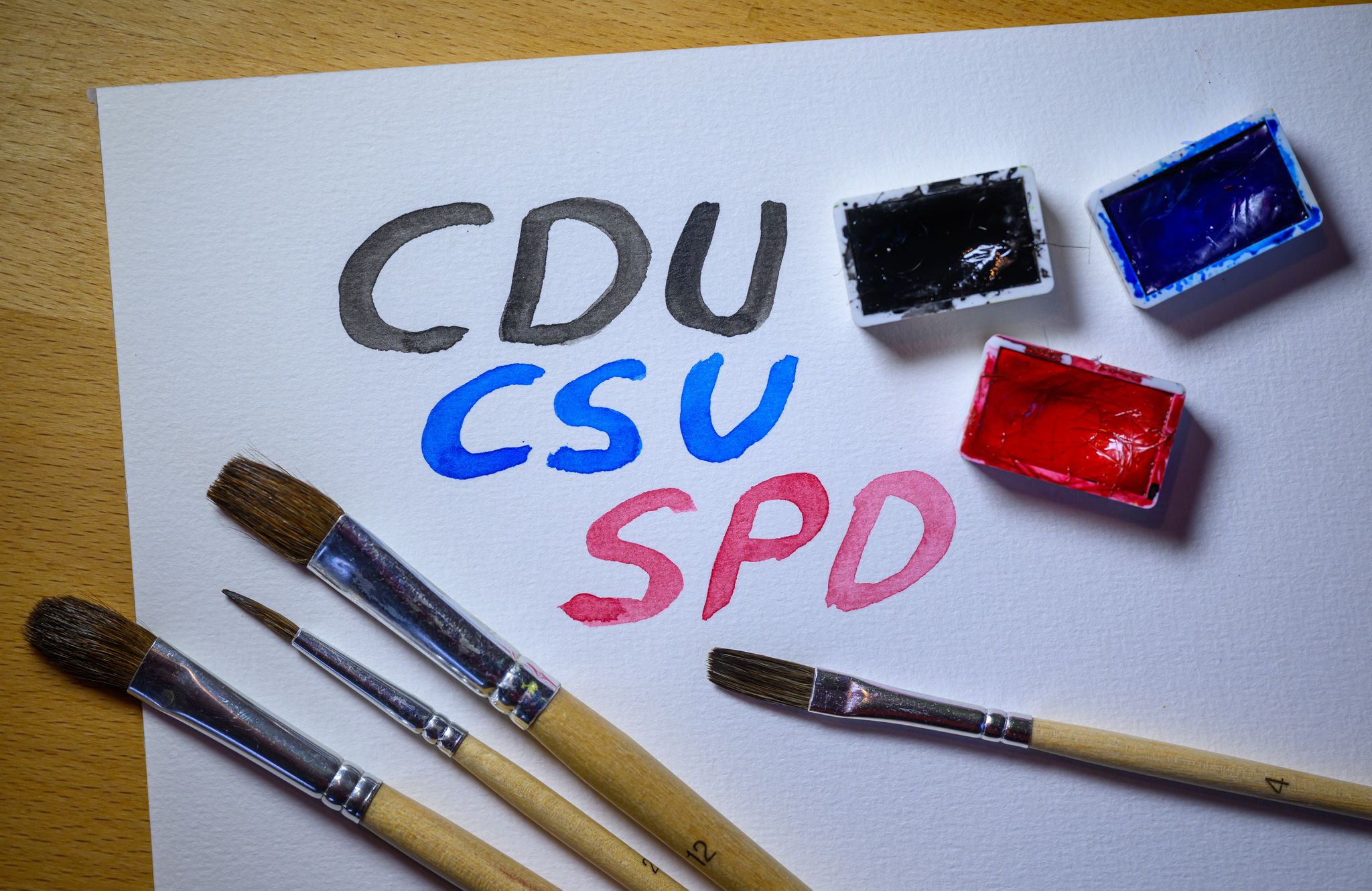 In den Koalitionsverhandlungen sollen die Arbeitsgruppen bis Montagnachmittag schriftlich die Ergebnisse ihrer Beratungen abliefern. (Symbolbild)