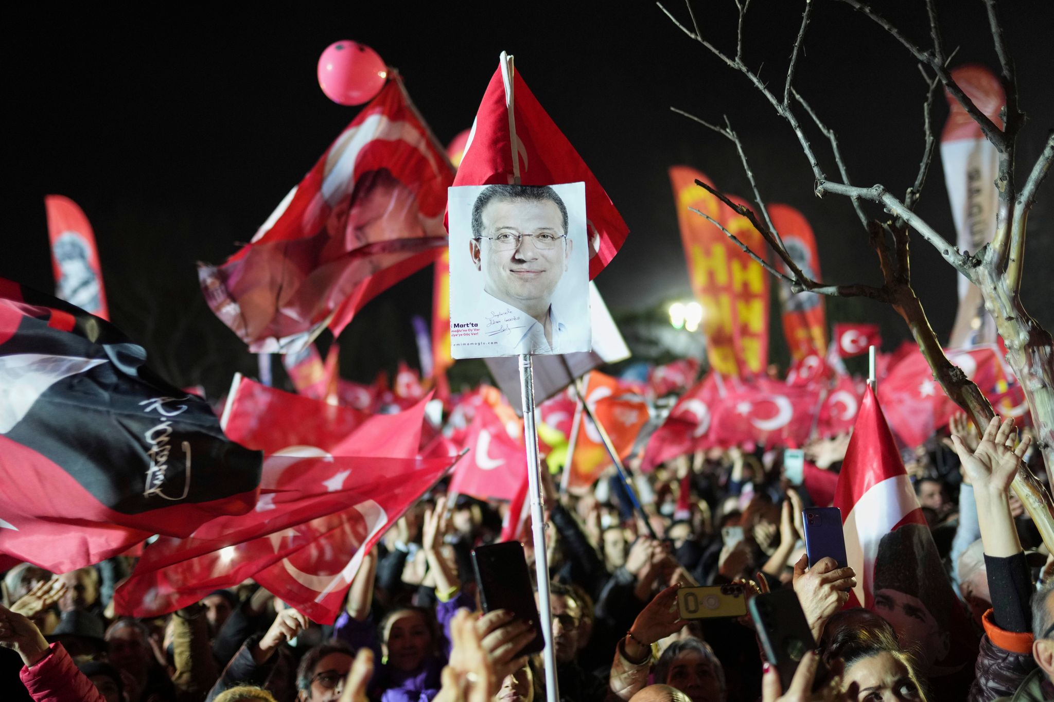 Trotz Repressionen der Staatsgewalt: Die Straßenproteste in der Türkei reißen nicht ab.