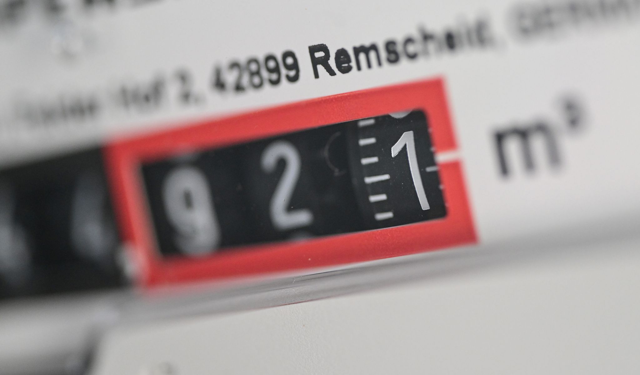 Während der Energiekrise landeten viele Verbraucher plötzlich zu hohen Tarifen als in der Grundversorgung. (Archivbild)