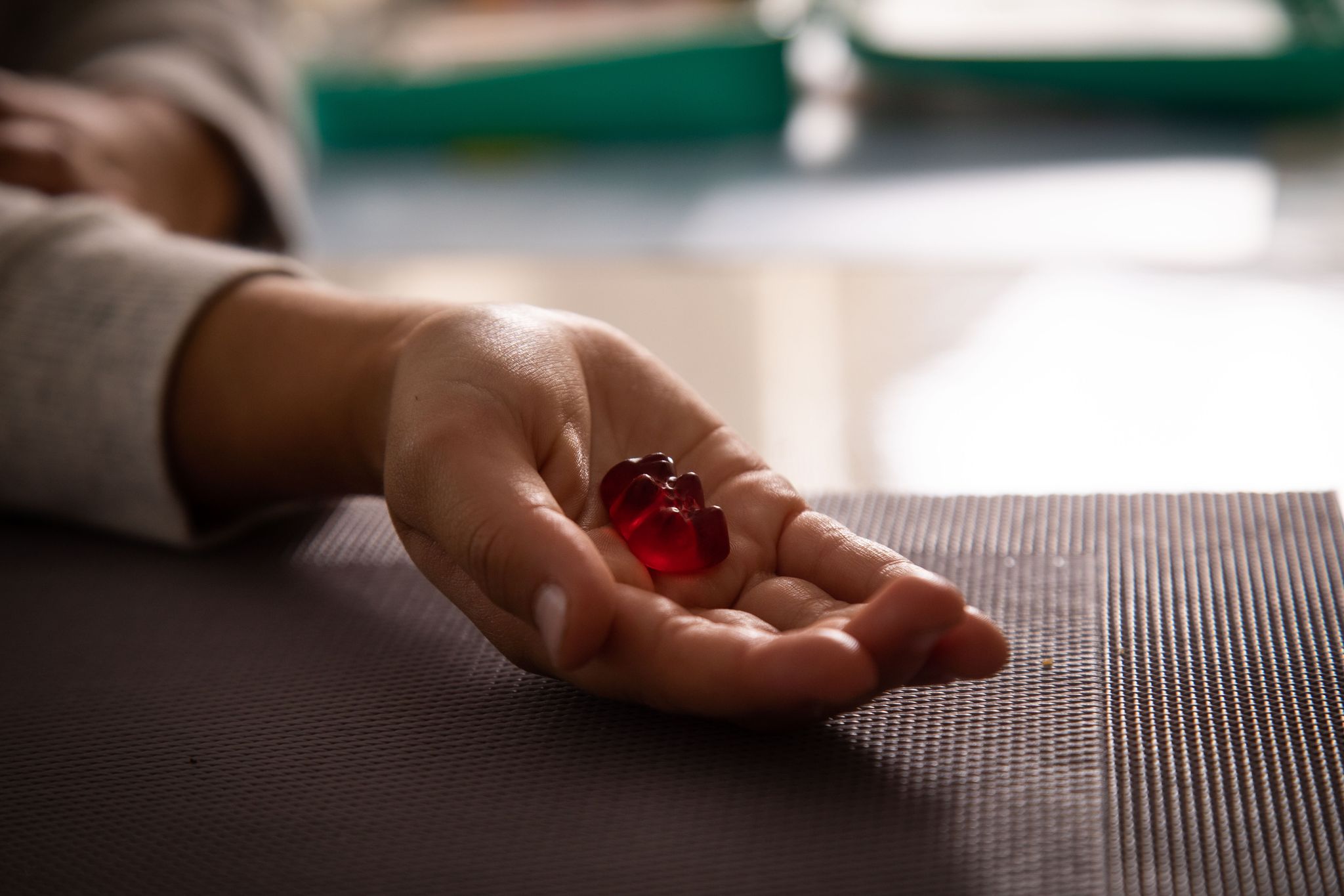 Nahrungsergänzungsmittel für Kinder sehen oft aus wie Gummibärchen. Stiftung Warentest hat 18 Präparate untersucht - «überflüssig sind alle».