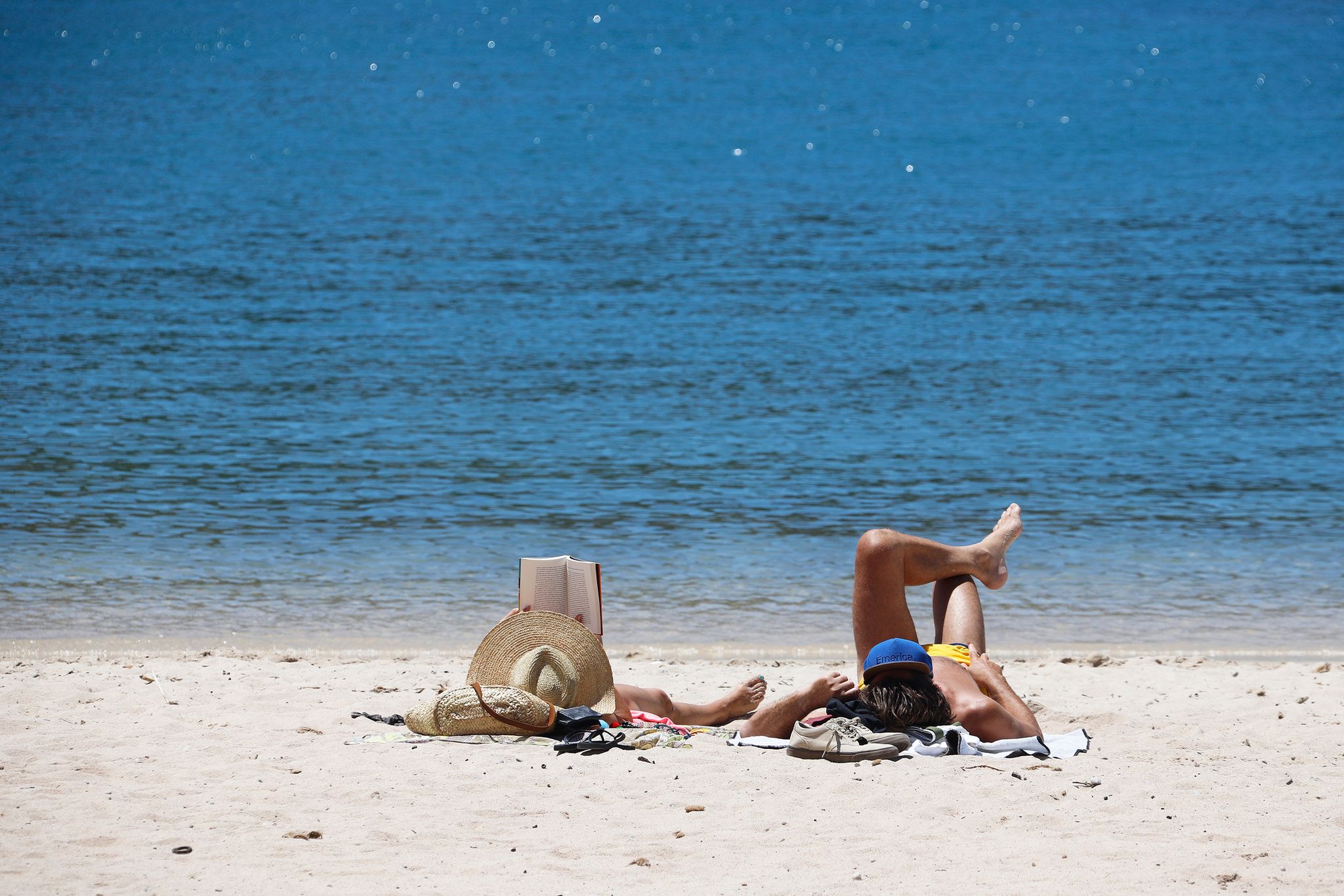 Heiß muss es nicht sein, aber warm - und gern mit einem Lüftchen. So entspannen die Deutschen am liebsten.