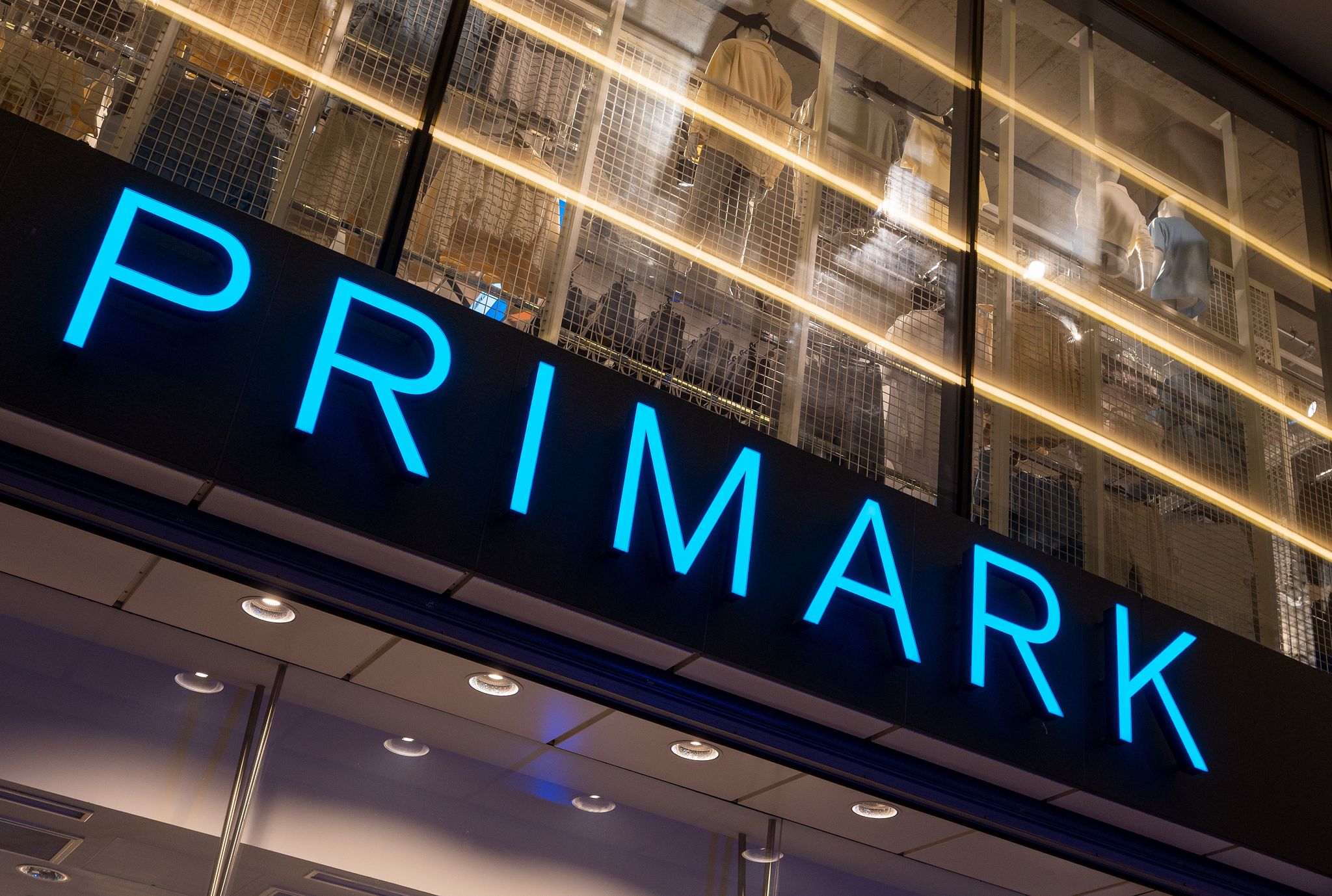Der Chef von Primark zieht sich nach Vorwürfen zurück.