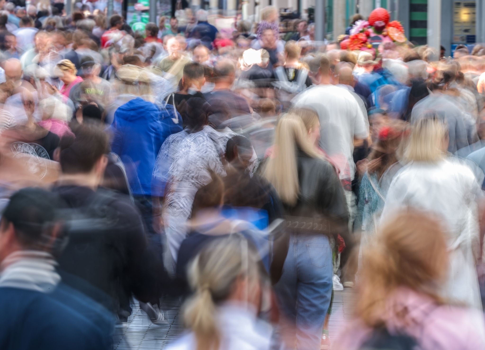 Fiese Masche: Betrüger sprechen Bürgerinnen und Bürger an belebten Plätzen an und behaupten, in einer Notlage Bargeld zu benötigen.