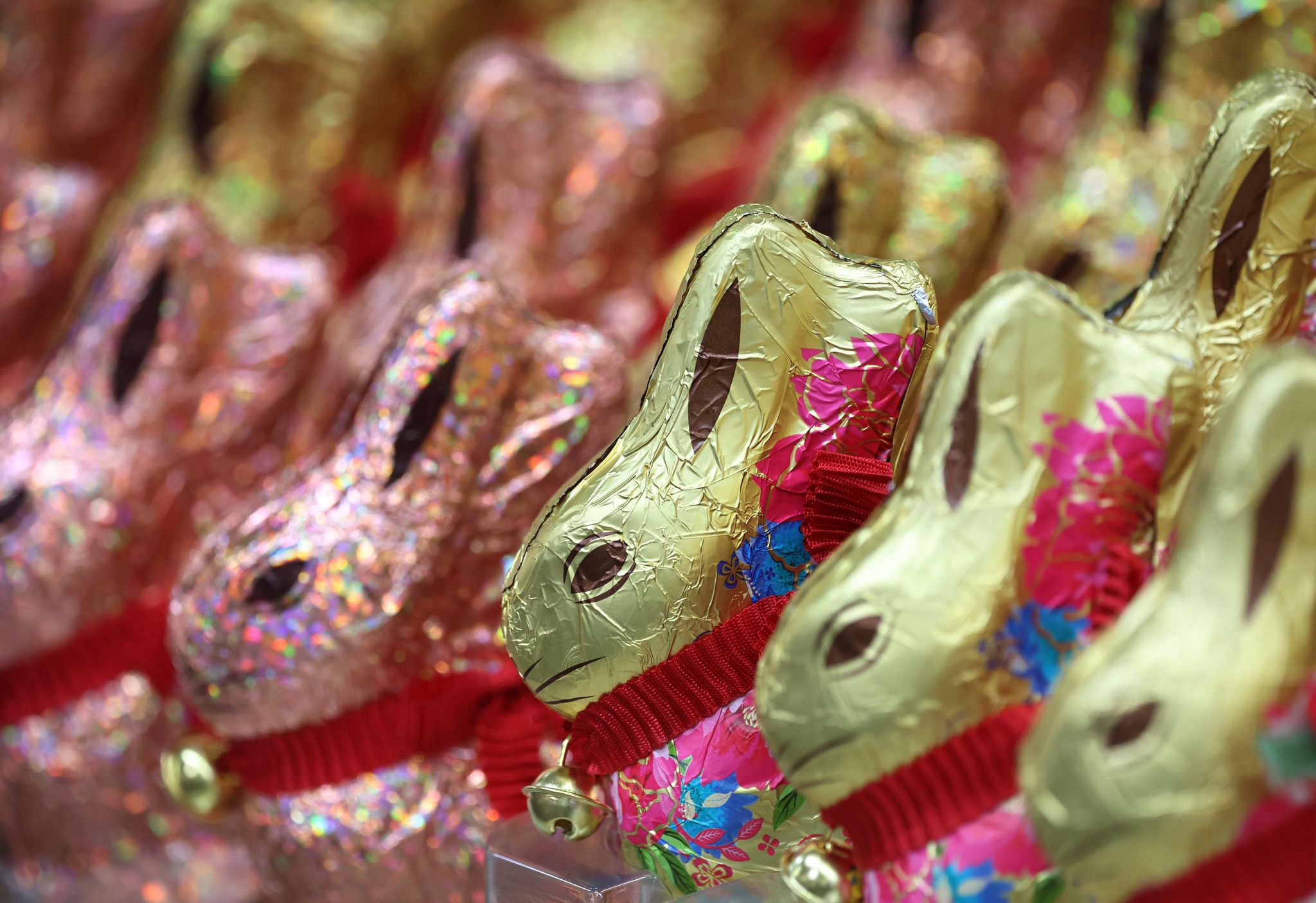 Viele der in Deutschland produzierten Schoko-Osterhasen werden im Supermarkt verkauft, ein großer Teil wird jedoch auch ins Ausland exportiert.