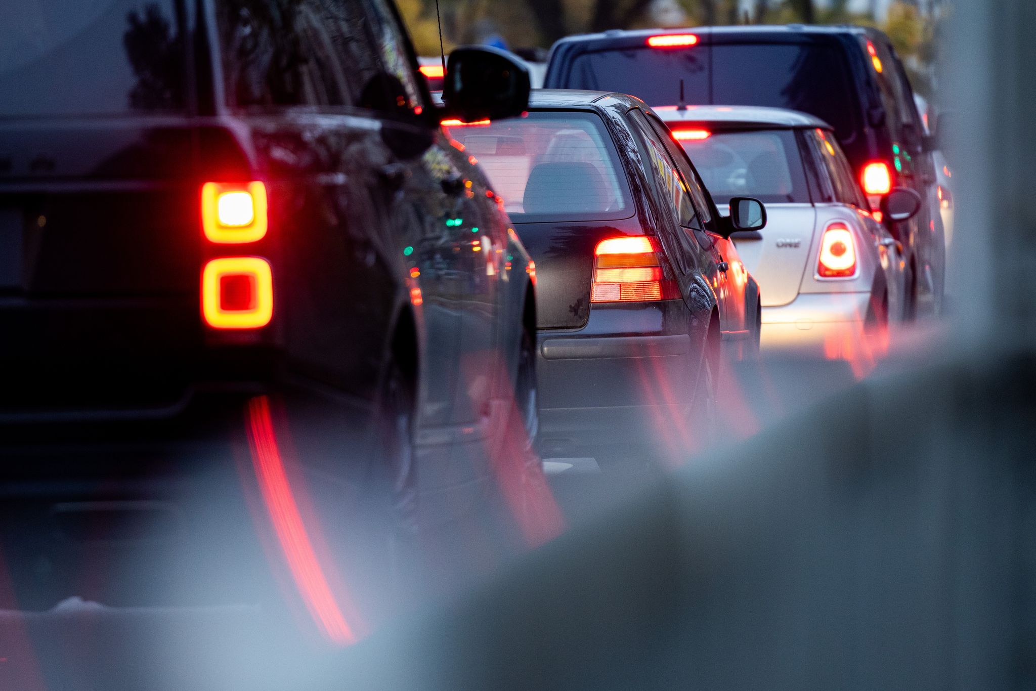Fast eine Stunde Fahrt für 30 Kilometer - das nervt: Eine doppelte Haushaltsführung rechtfertigt ein anstrengender Arbeitsweg allerdings nicht automatisch.