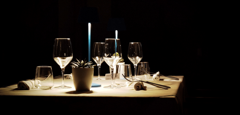 Foto: robixy79/iStock Abendessen dunkel