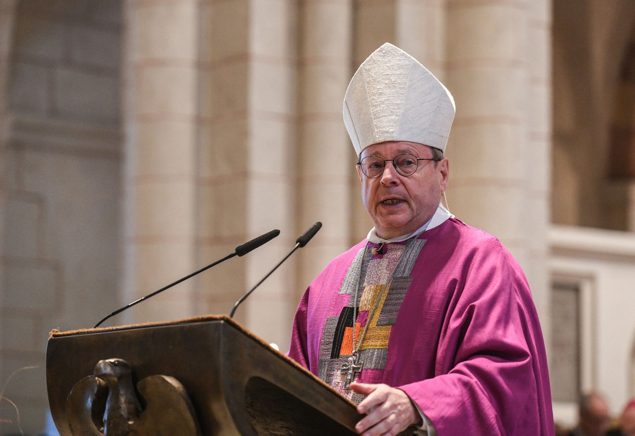 Der Vorsitzende der Deutschen Bischofskonferenz, Georg Bätzing, hat den verstorbenen Papst Franziskus als «großen Papst» gewürdigt. (Archivbild)