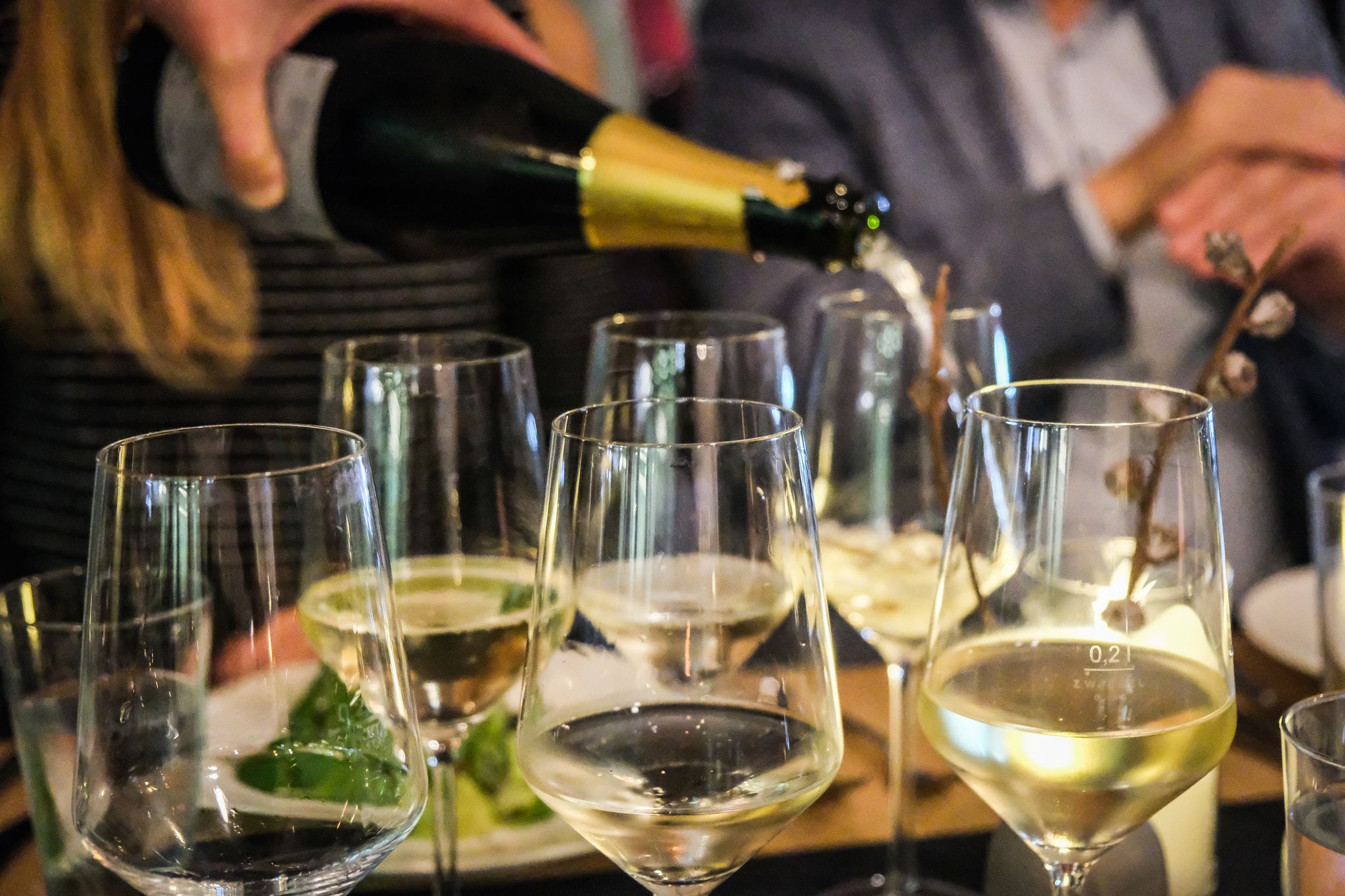 «Kannst du mir das noch einmal erklären?»: Wer mit Weinkennern am Tisch sitzt, wird mit dieser Frage wahrscheinlich offene Türen einrennen.