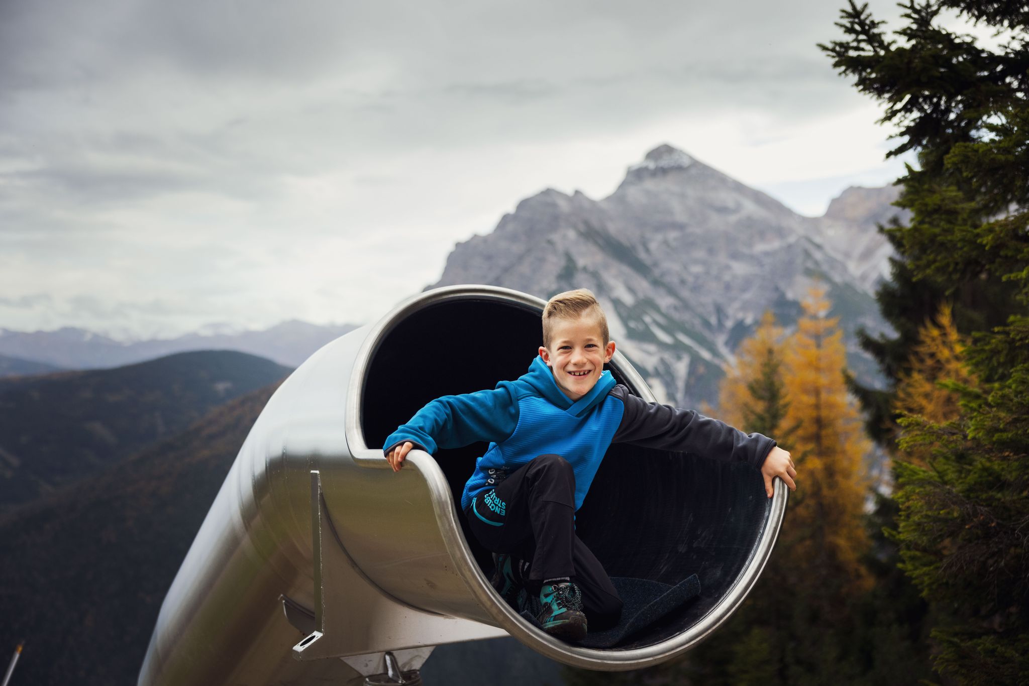 Auf 2,5 Kilometer Wegstrecke können sich Kinder im Stubaital auf neun Rutschen austoben.