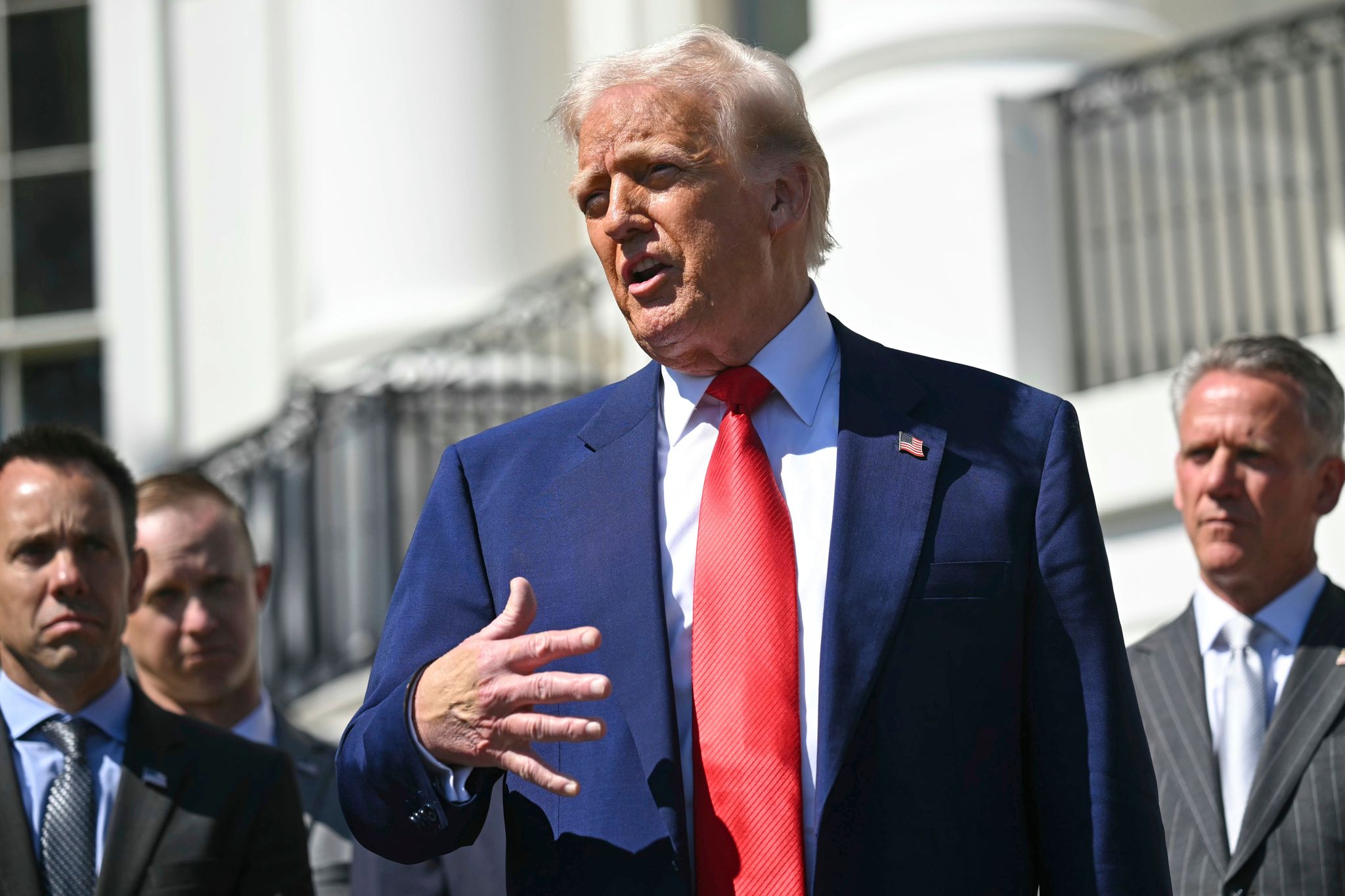 Donald Trump sagt zur Begründung für seinen Schwenk bei den US-Zöllen, die «Leute» seien unruhig und «etwas ängstlich» geworden.