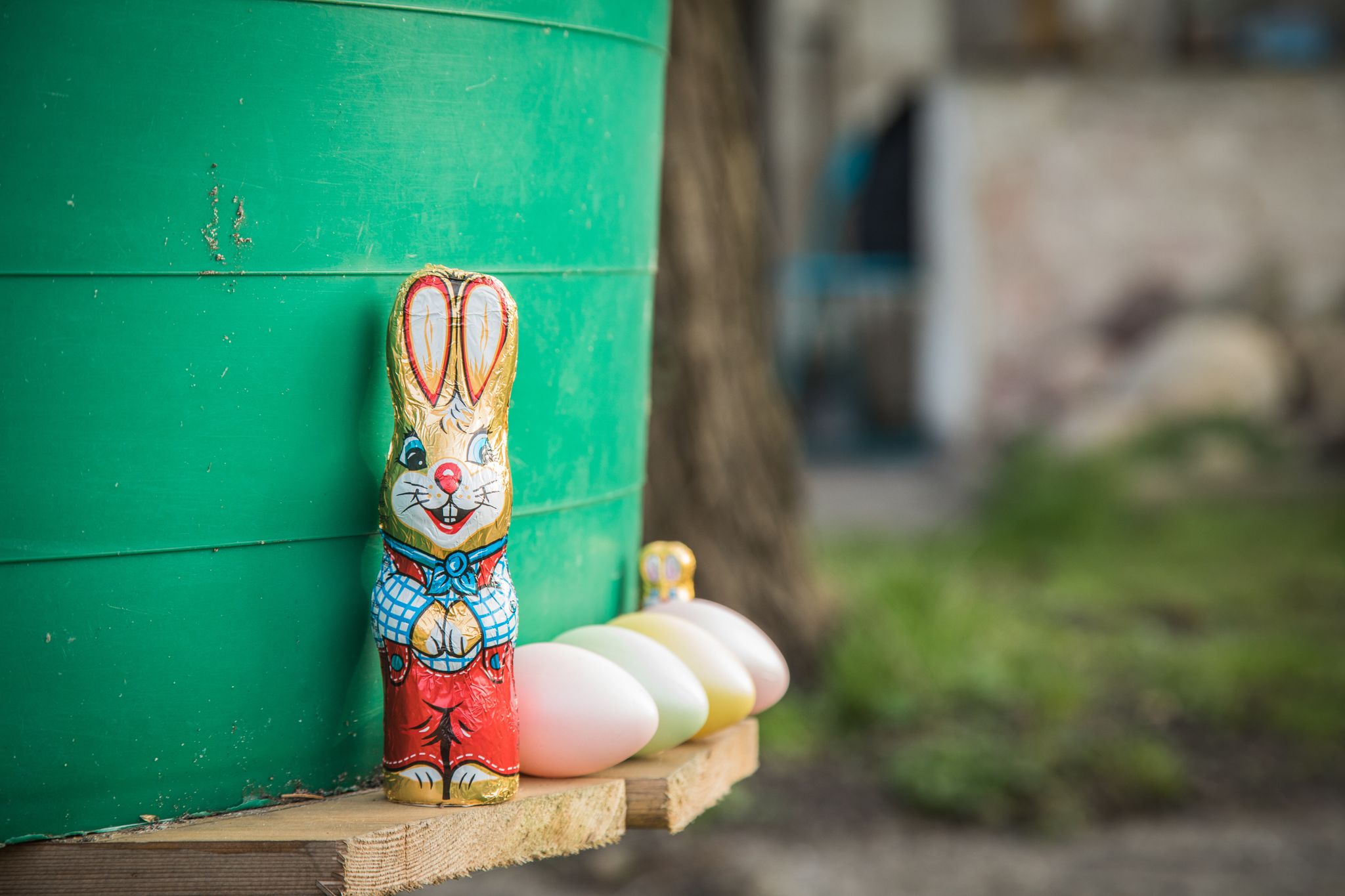 Gefärbte Eier und verpackte Schokolade: Zu den Osterfeiertagen fällt besonderer Müll an.
