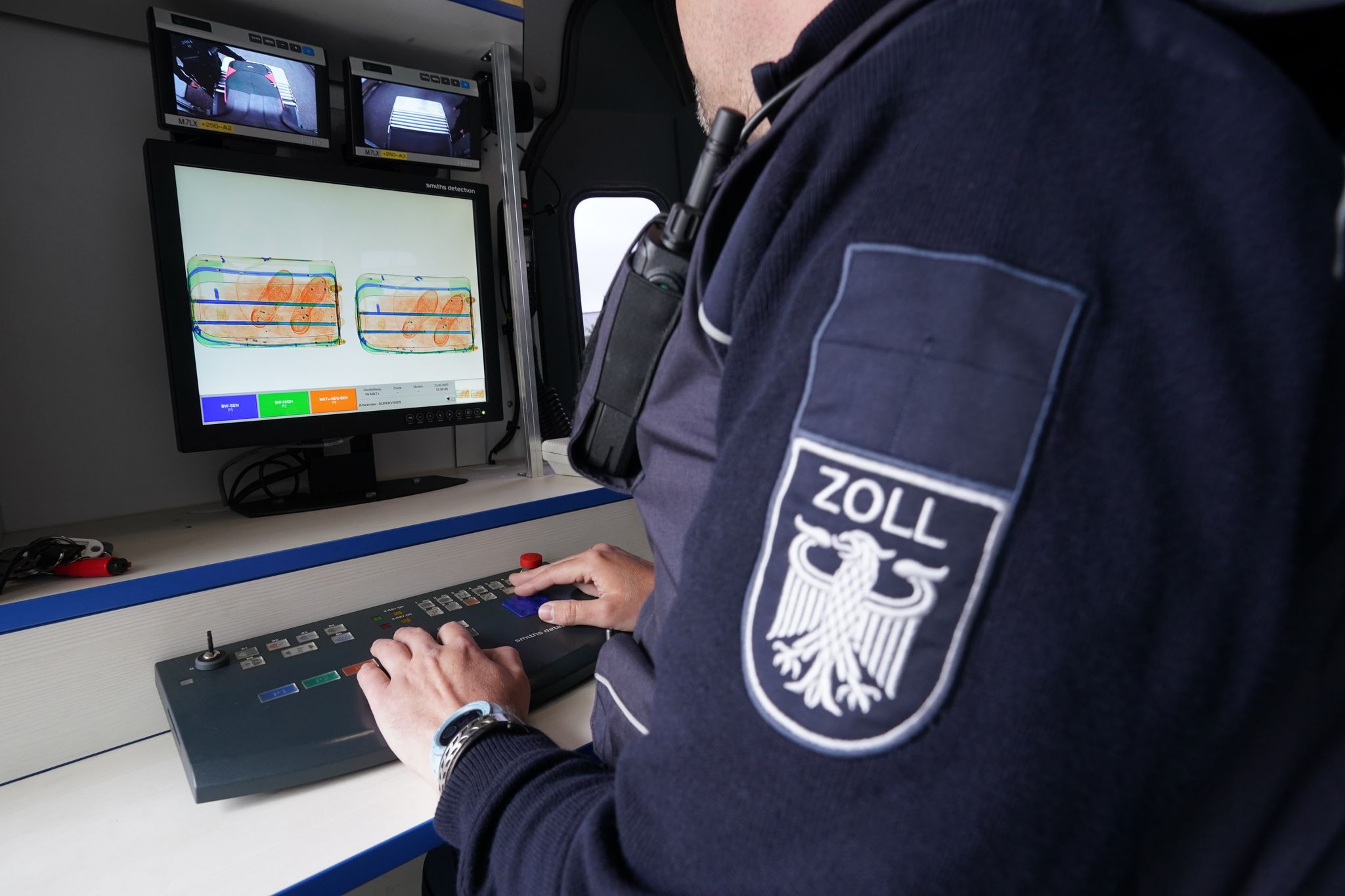 Achtung, da droht Bußgeld: Entdecken Zollbeamte Walfleisch bei der Einreise nach Deutschland, wird ein Strafverfahren eingeleitet.