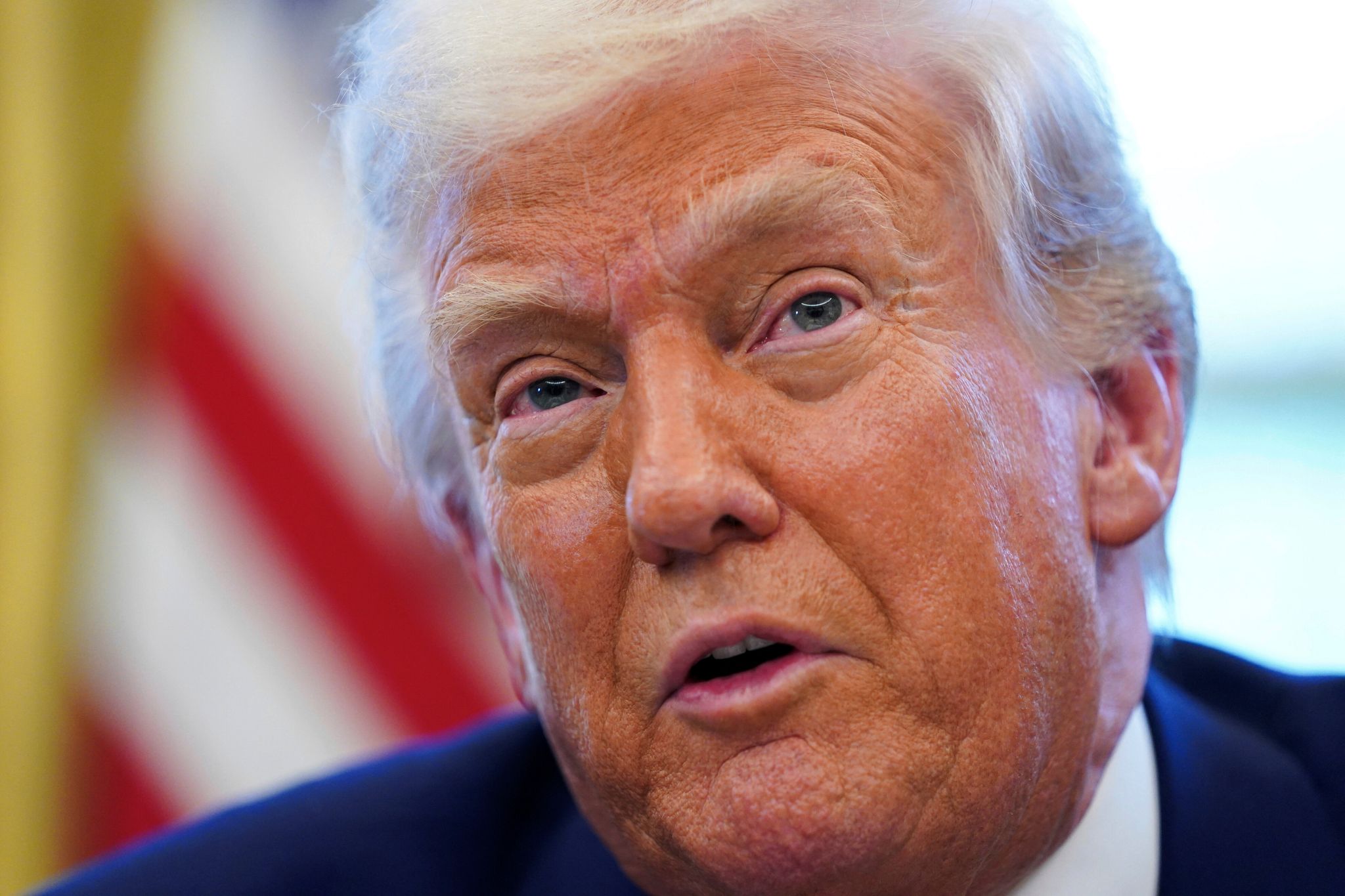 US-Präsident Trump erhöht im Zollstreit den Druck gegen China - und lenkt gegenüber anderen Ländern ein.