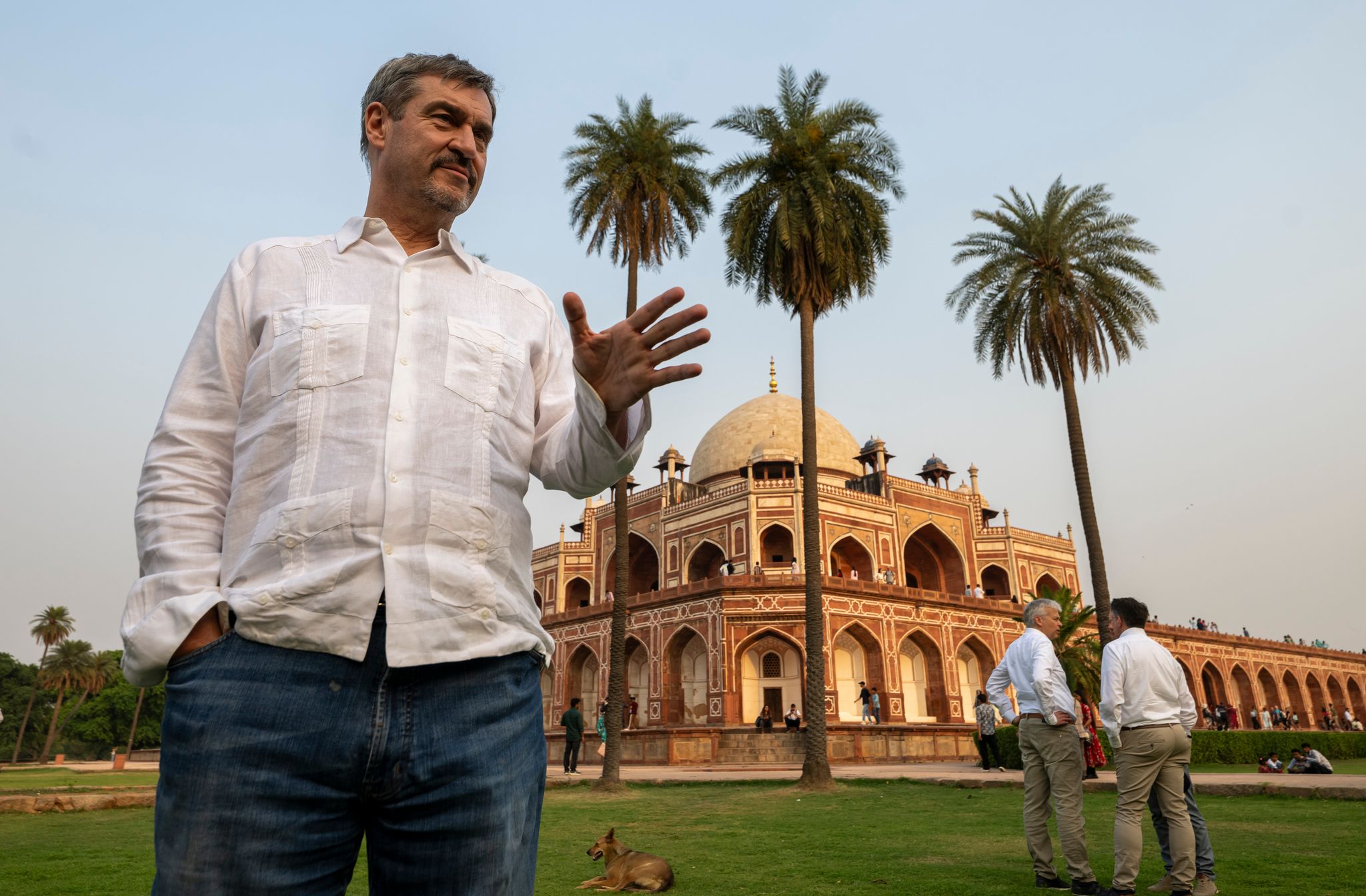 Im fernen Indien ist Söders Wandel sehr gut erkennbar - nach dem Ende der Koalitionsverhandlungen präsentiert sich der CSU-Chef als ein Politiker, der sich seiner neuen Rolle in der Bundesregierung sehr bewusst ist.