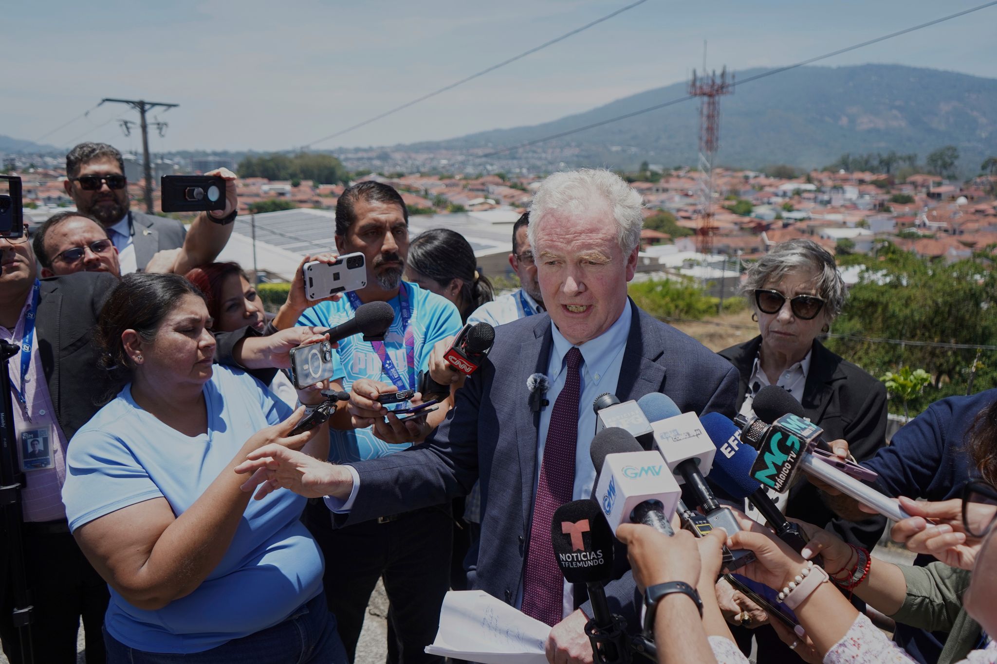 Van Hollen gibt an, die US-Regierung sage im Fall von Abrego Garcia nicht die Wahrheit.