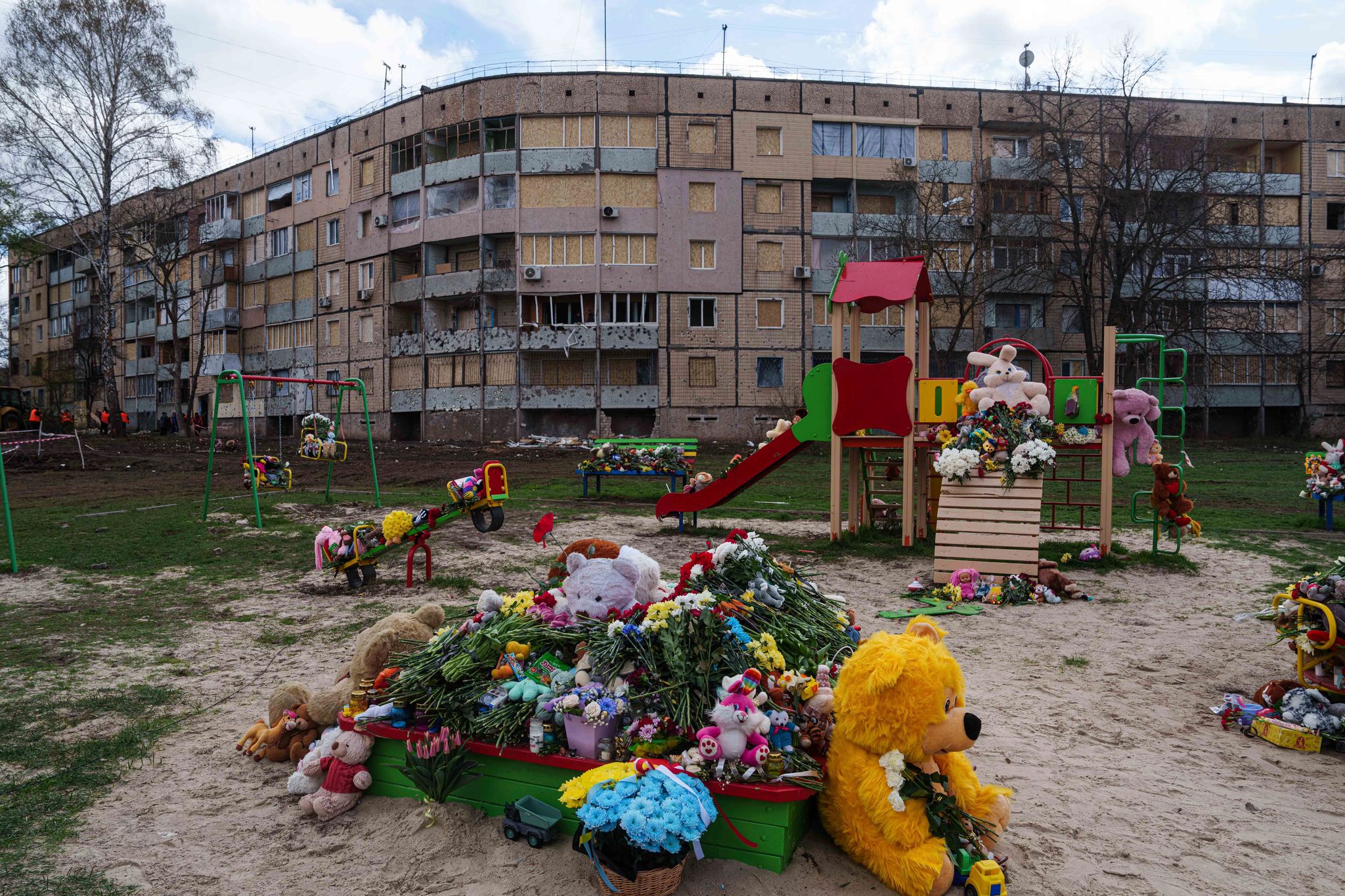 Die Ukraine will den Mord an neun Kindern und Jugendlichen nach einem russischen Raketenschlag vor den UN-Sicherheitsrat bringen.