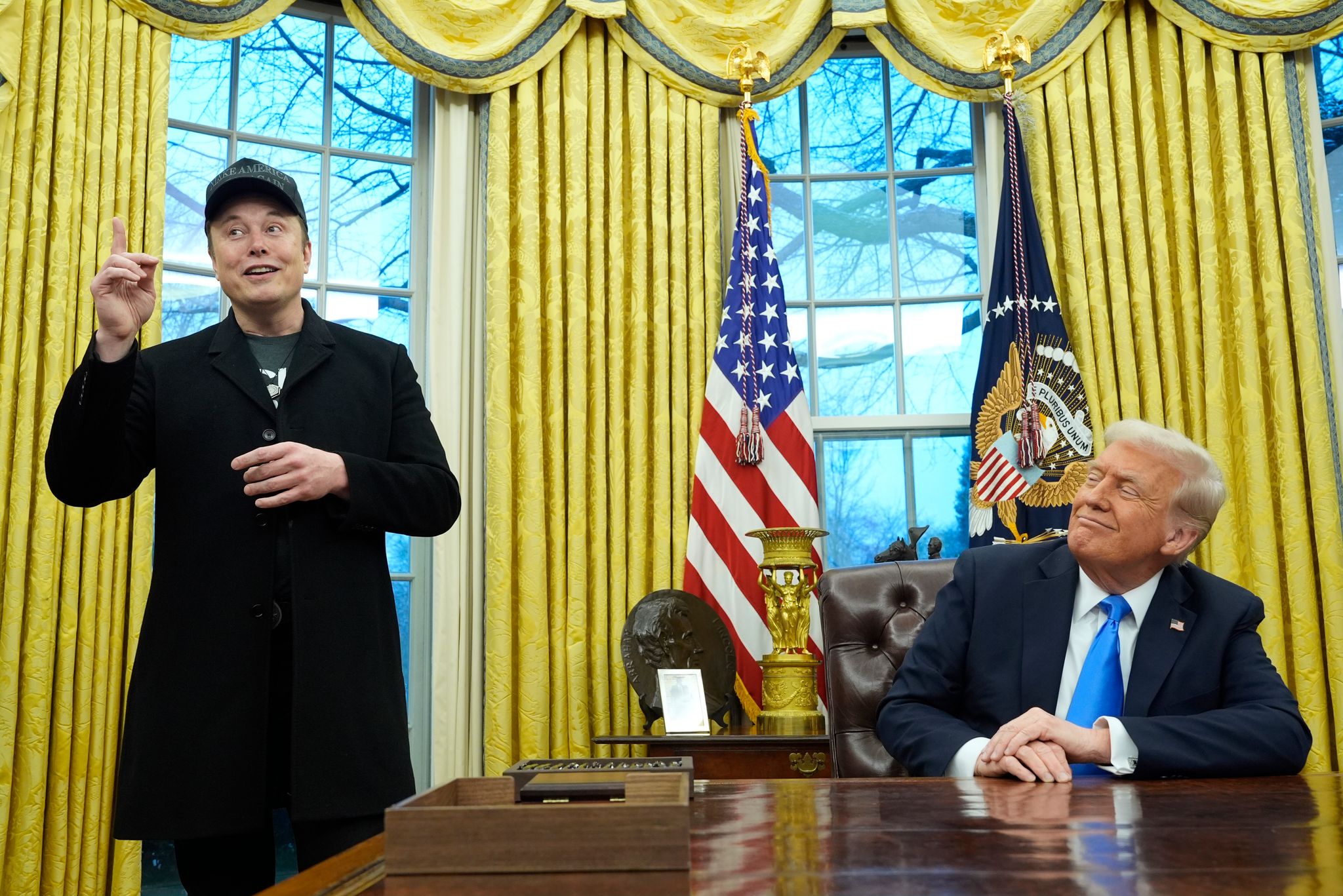 Tech-Milliardär Elon Musk (l) ist ein Berater von US-Präsident Donald Trump. (Archivbild)