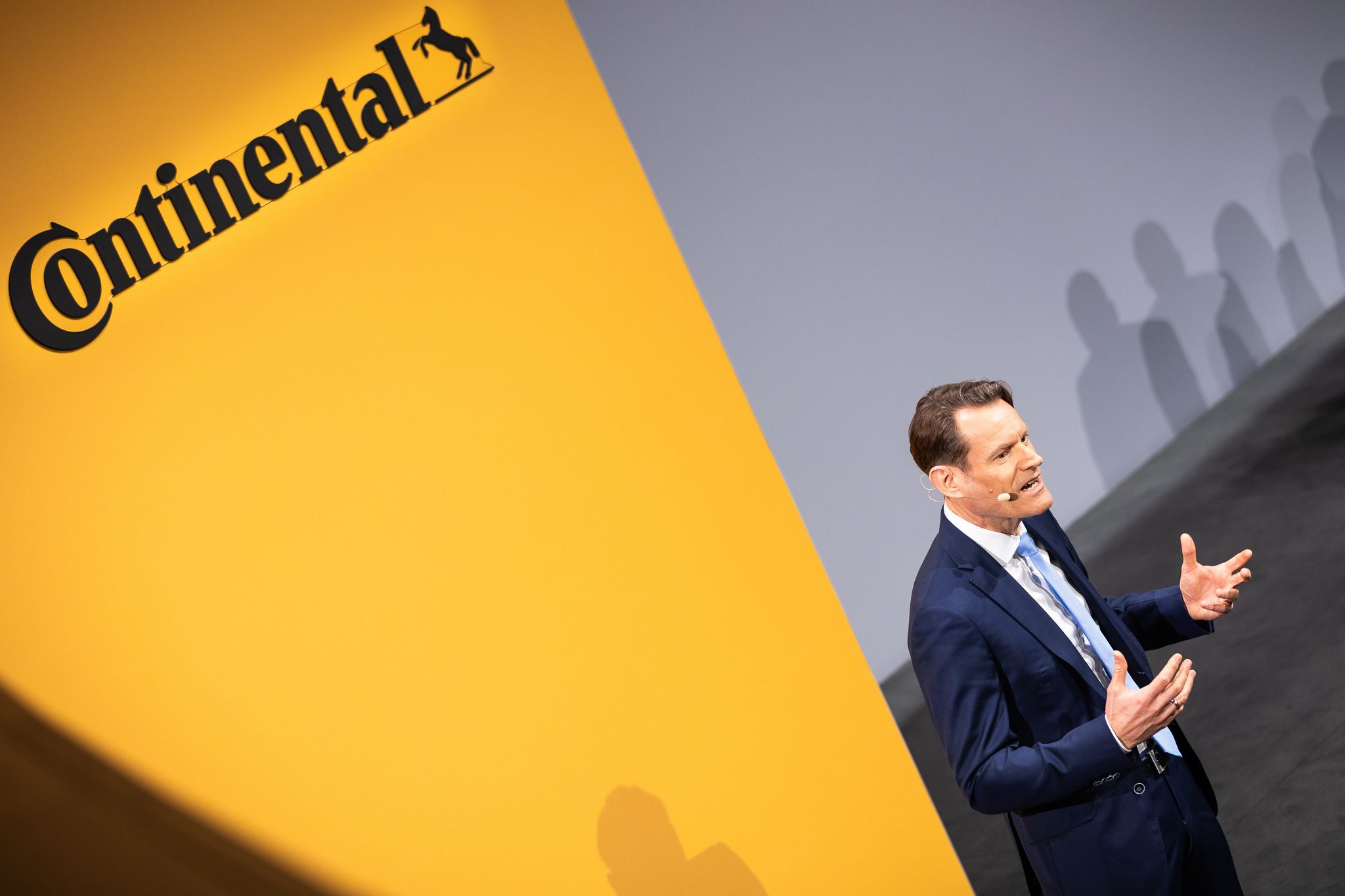 Continental schrumpft wieder zum Reifenhersteller – Vorstandschef Setzer sieht darin eine Chance.