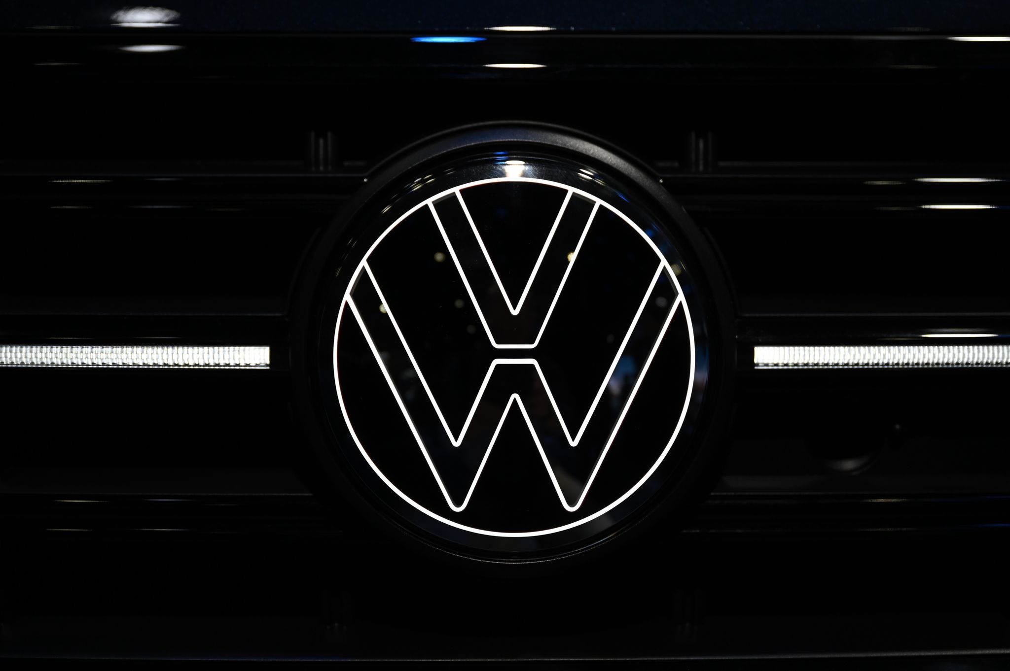 Unter dem Strich rutschte der Gewinn von Europas größtem Autobauer im ersten Quartal im Jahresvergleich um knapp 41 Prozent auf 2,19 Milliarden Euro ab. (Archivbild)