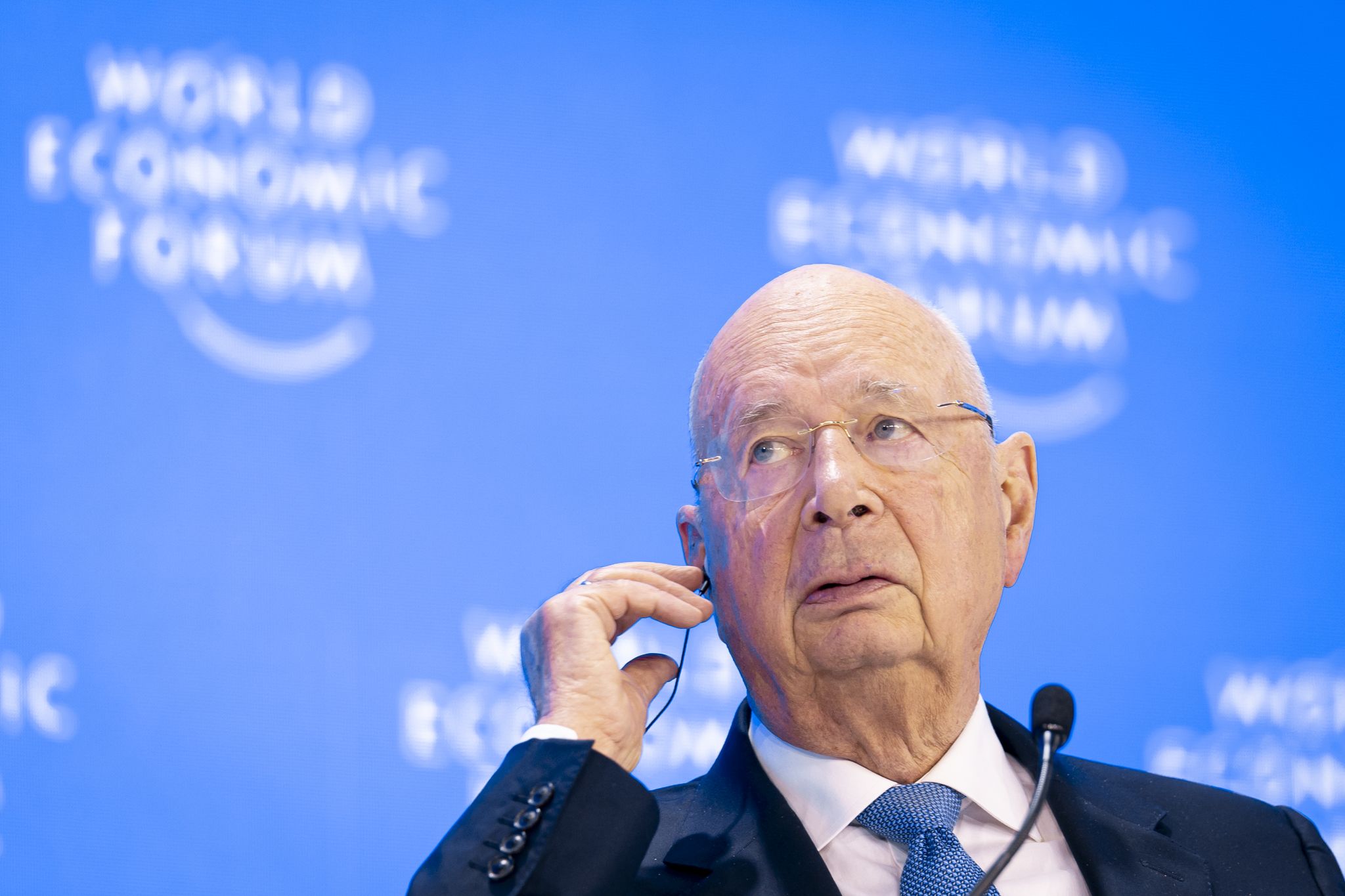 Der Gründer des WEF, Klaus Schwab, tritt zurück.