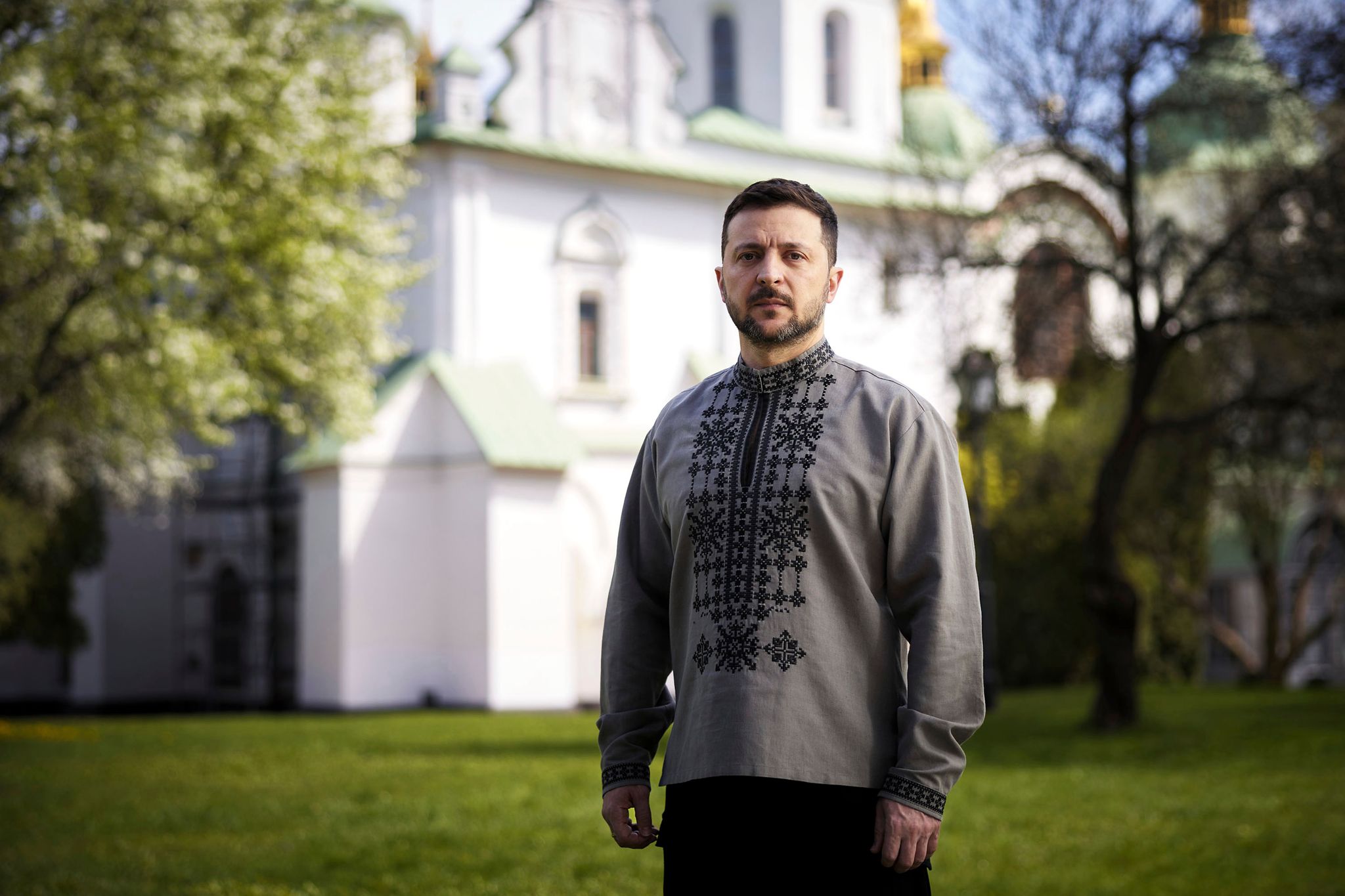 Selenskyj zeigt sich enttäuscht über russische Verletzungen der Oster-Waffenruhe.