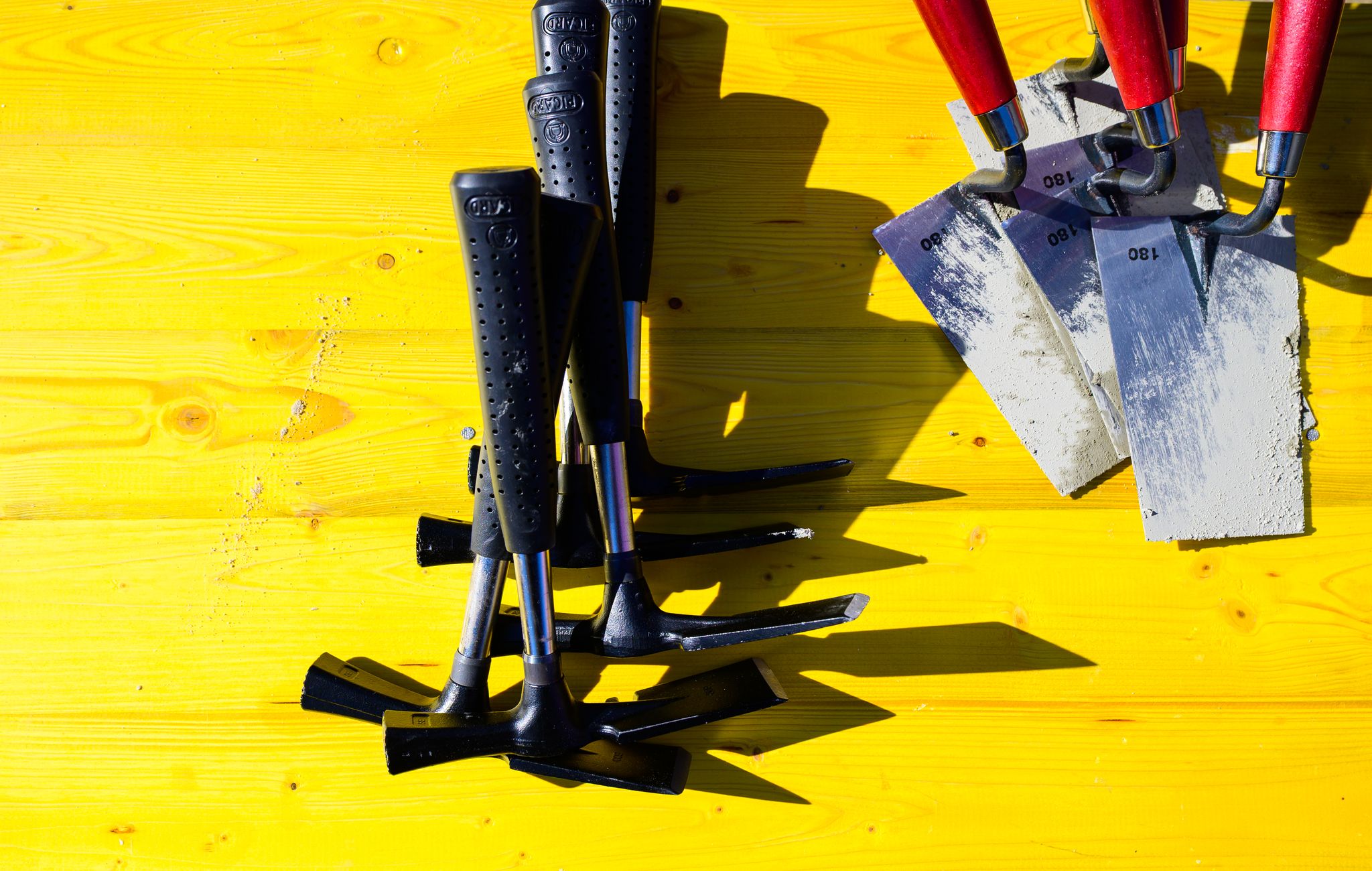 Jedes fünfte Mittelstandsunternehmen hat laut einer Umfrage Stellen abgebaut. Besonders stark ist der Stellenabbau demnach im Baugewerbe. (Symbolbild)