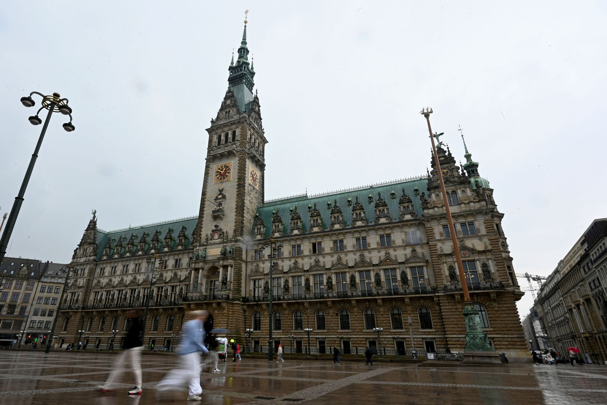 Sieben Wochen nach der Bürgerschaftswahl haben SPD und Grünen in Hamburg ihre Koalitionsverhandlungen abgeschlossen. (Archivbild)
