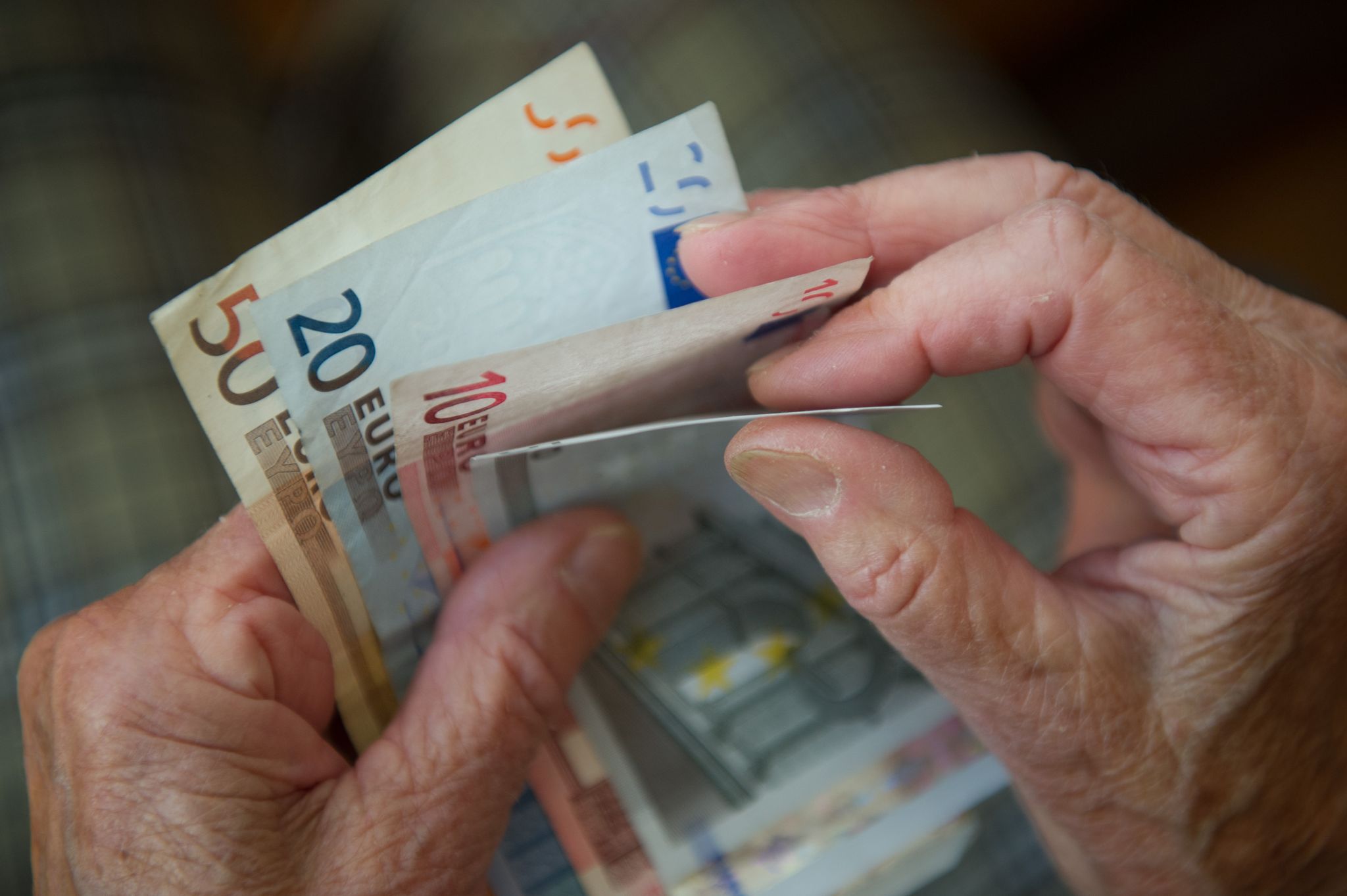 3,74 Prozent mehr Rente erhalten die Rentnerinnen und Rentner ab 1. Juli. (Symbolbild)