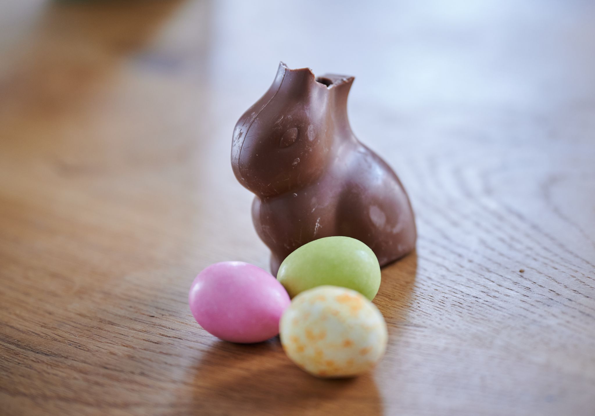 Weniger ist mehr: Je kürzer die Zutatenliste, desto besser der Schokohase – sagt die Verbraucherzentrale.