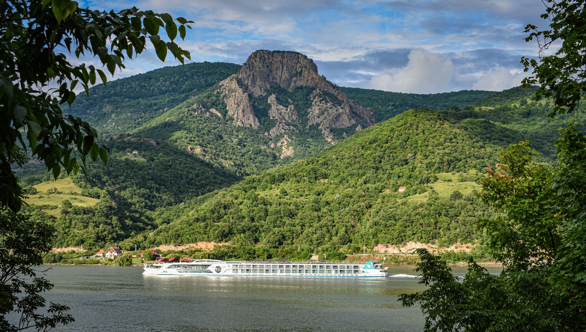Flusskreuzfahrt zwischen zwei Ländern: Über weite Strecken markiert die Donau die Grenze von Serbien und Rumänien.