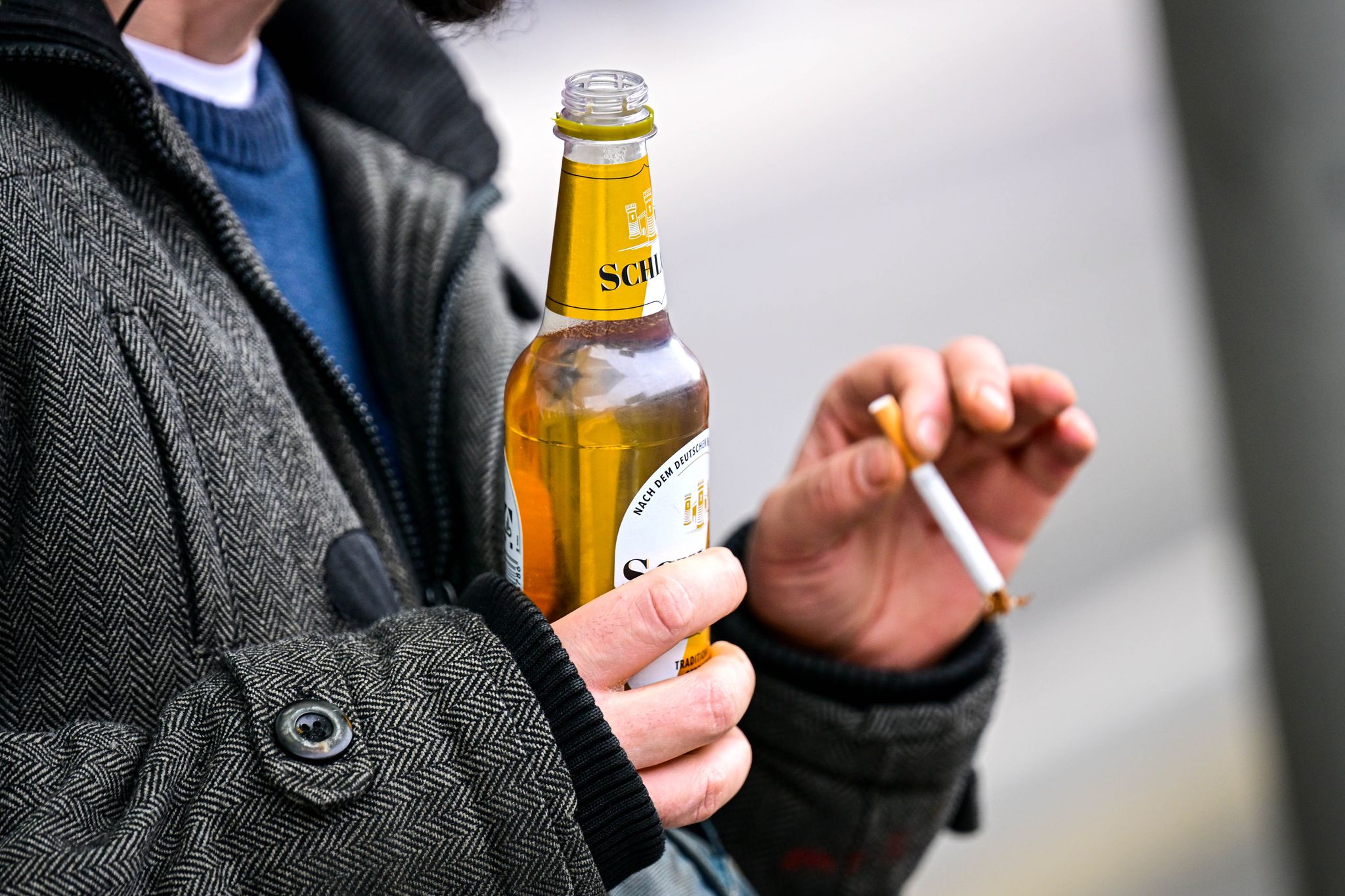 Riskanter Alkohol- und Nikotinkonsum führt zu hohen Todes- und Erkrankungszahlen. (Symbolbild)