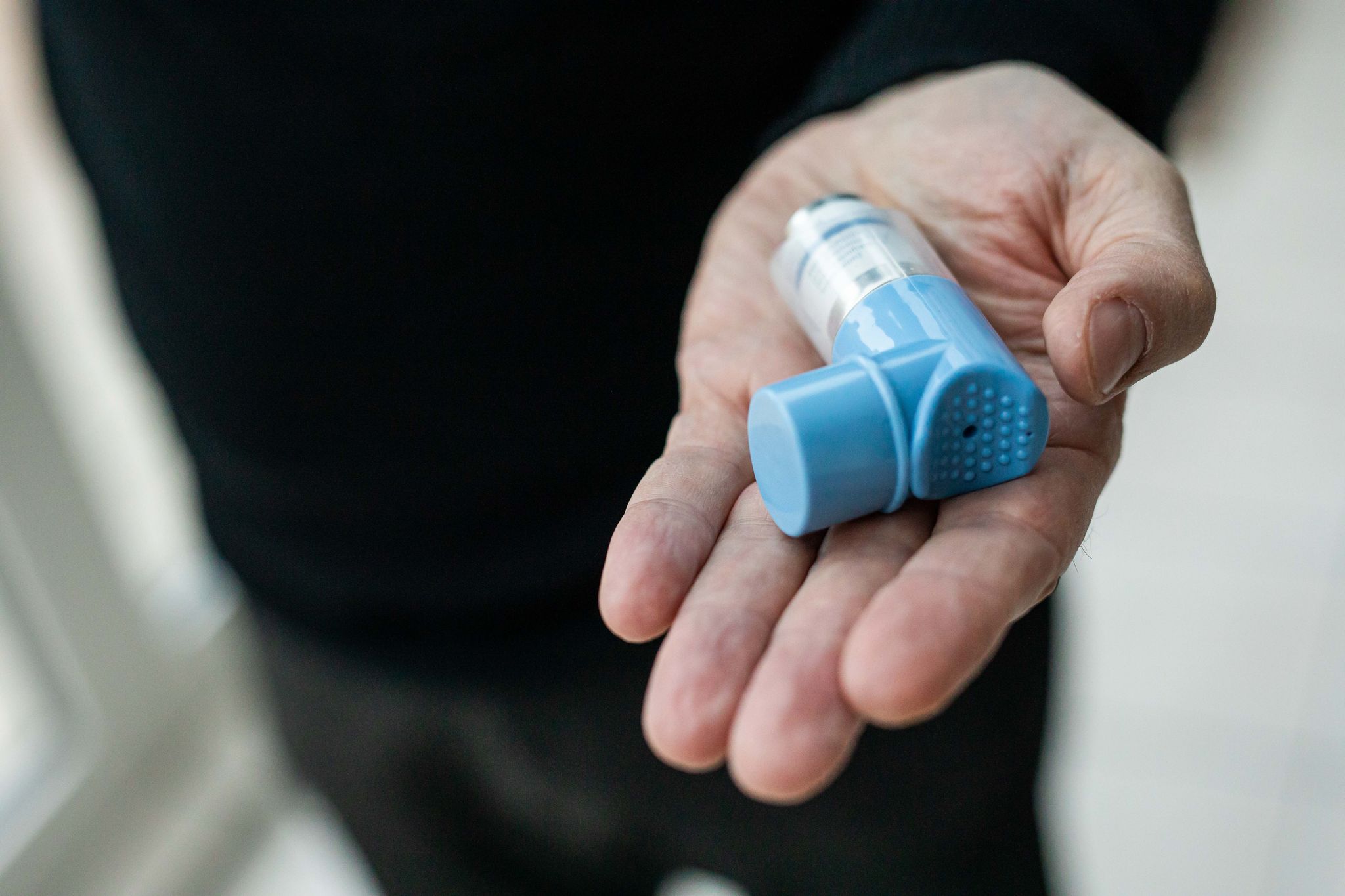 So ein Spray haben die meisten Asthmatiker immer dabei. (Archivbild)