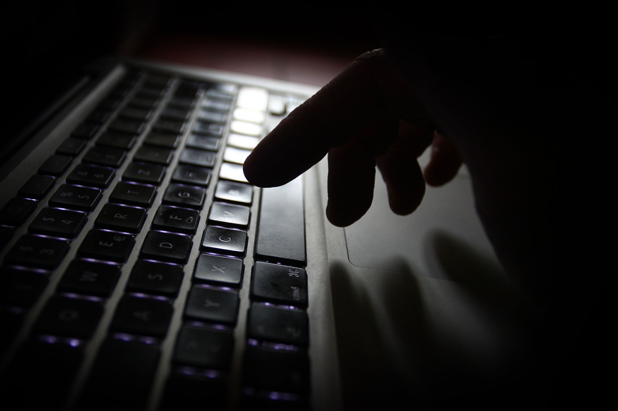Kinder und Jugendliche sind den Gefahren im Internet oft schutzlos ausgeliefert.