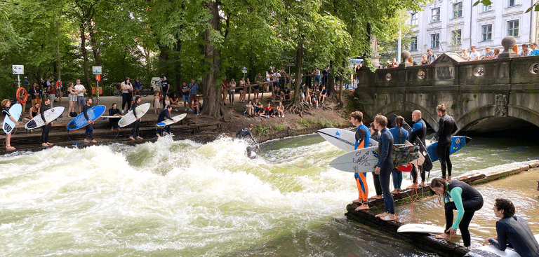 Foto: clu/iStock Surfen Eisbach